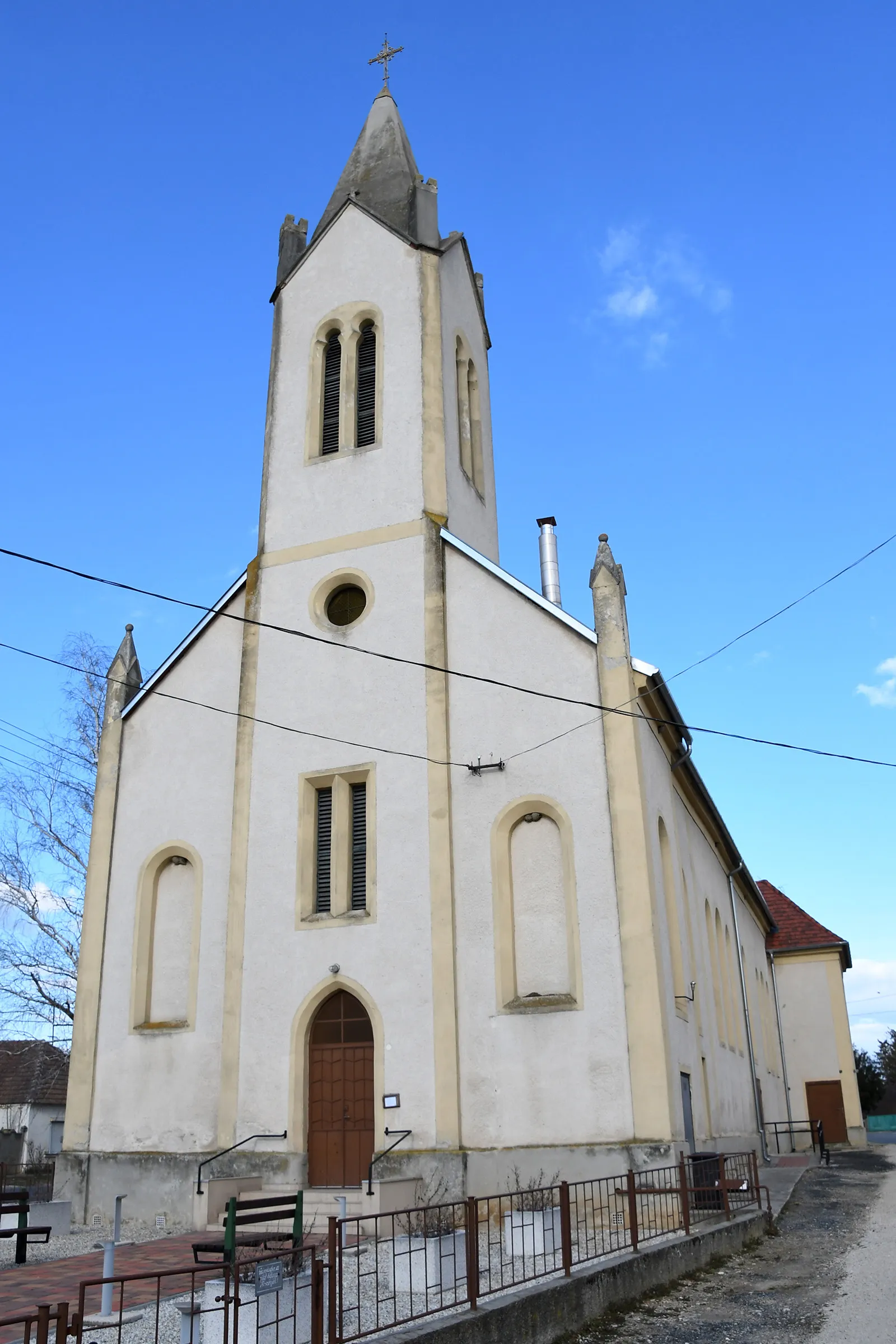 Photo showing: Roman Catholic church in Ölbő, Hungary