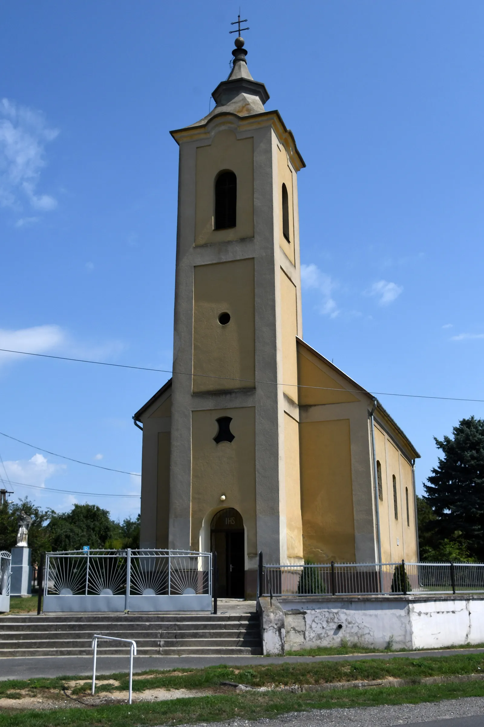 Photo showing: Roman Catholic church in Gógánfa, Hungary