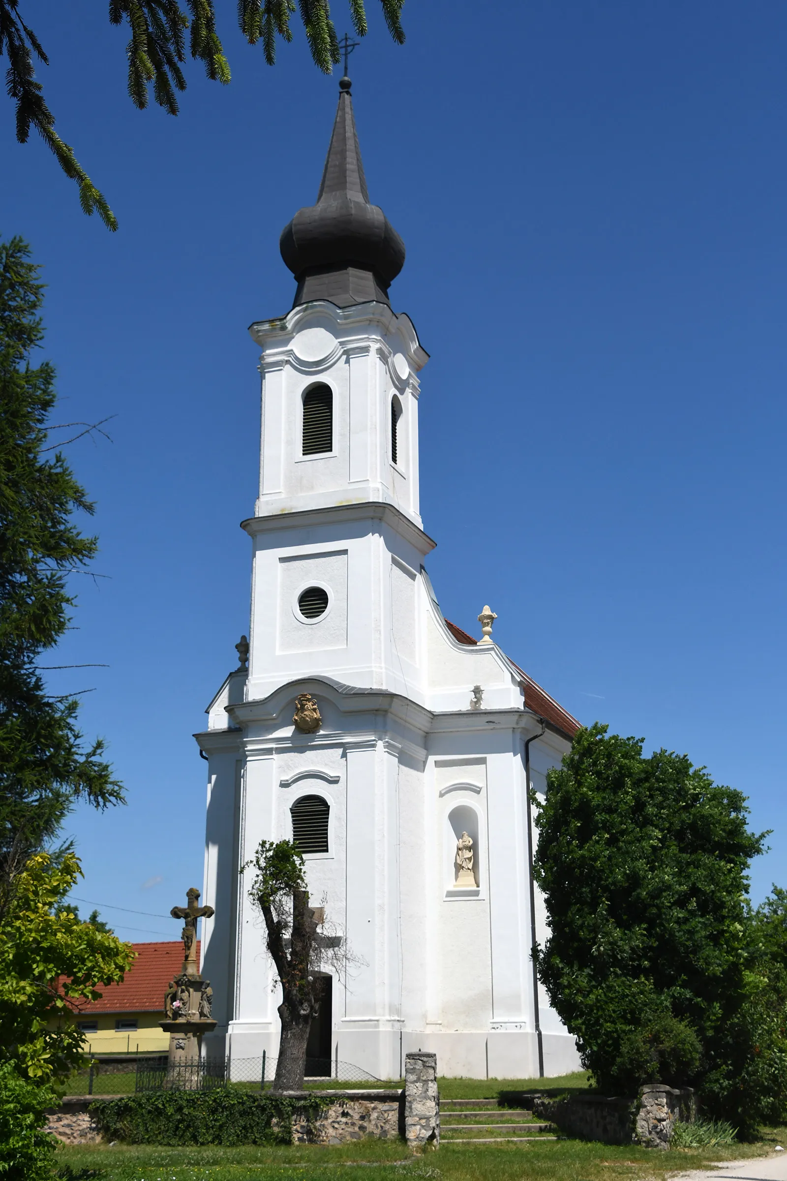 Photo showing: Roman Catholic church in Zalahaláp, Hungary