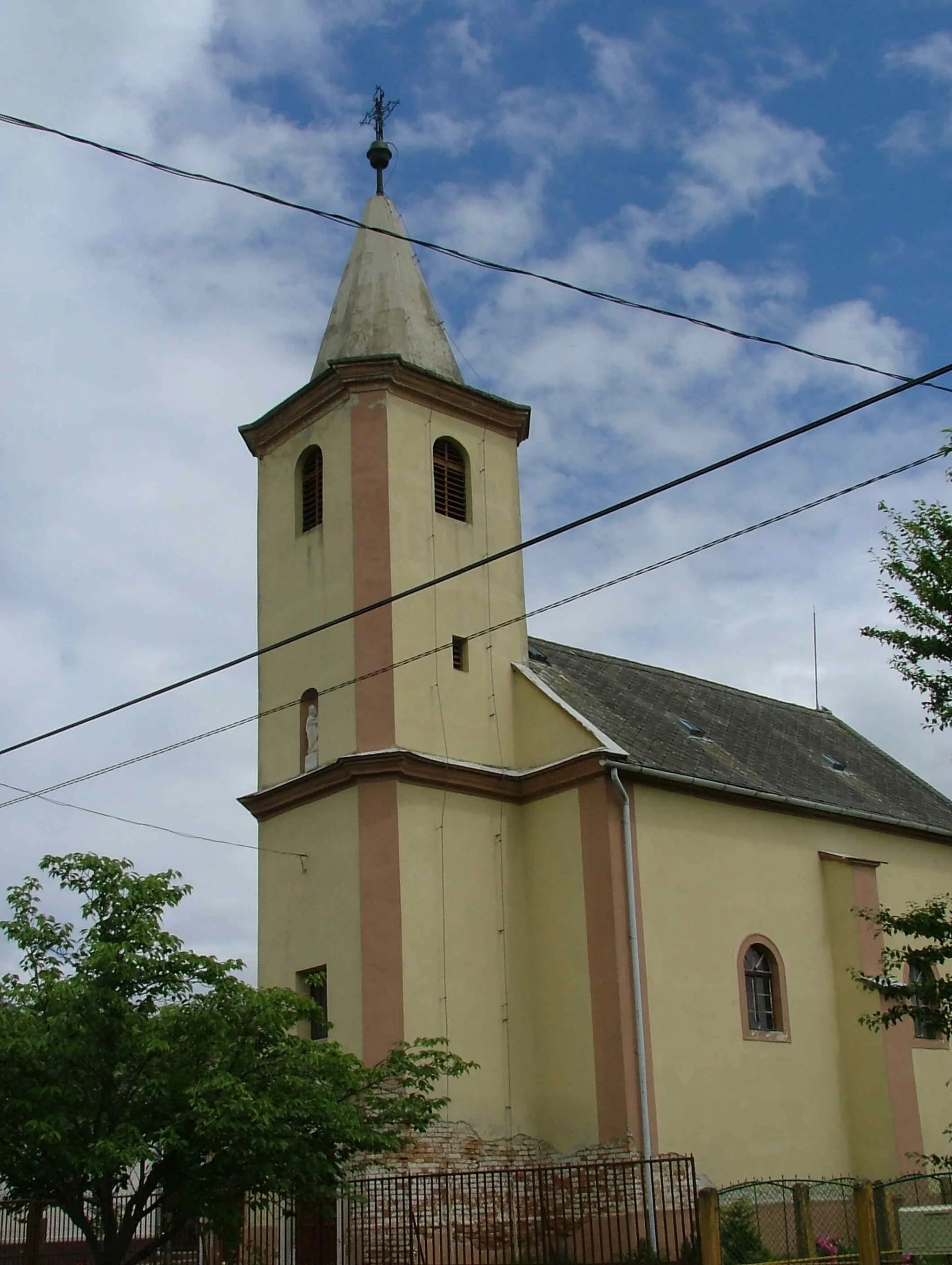 Photo showing: Katholische Kirche Kemenespálfa