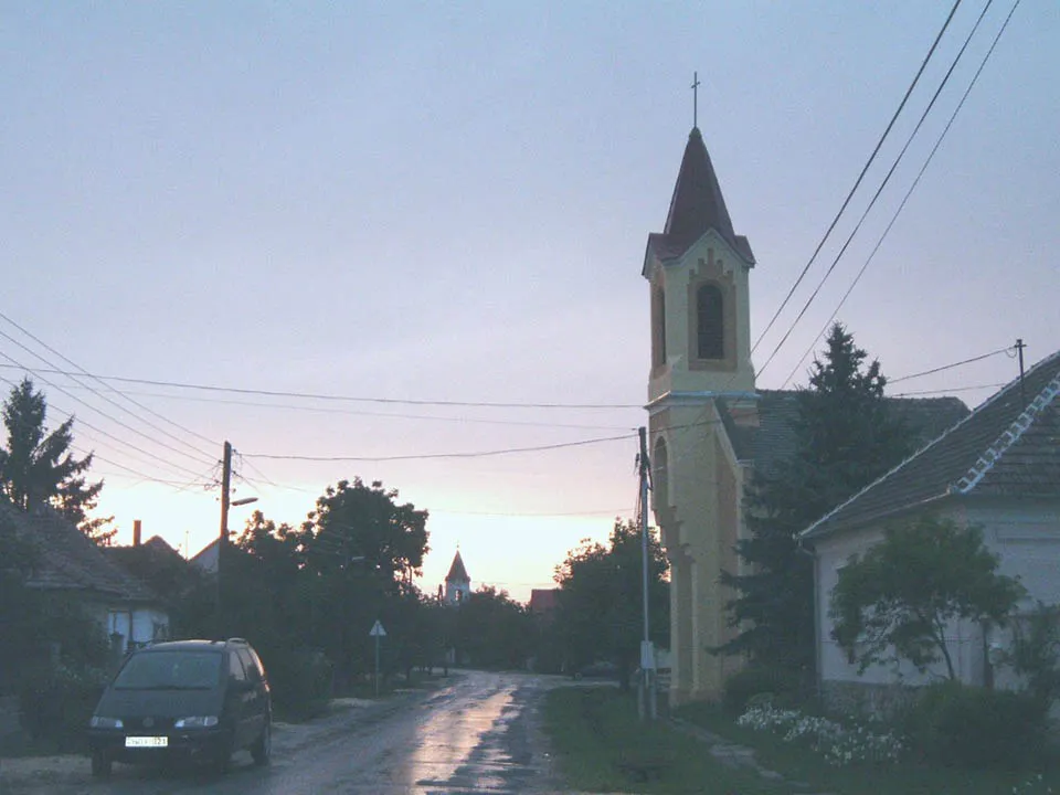 Photo showing: Pápadereske, Hungary. Rózsafüzér Királynője római katolikus templom