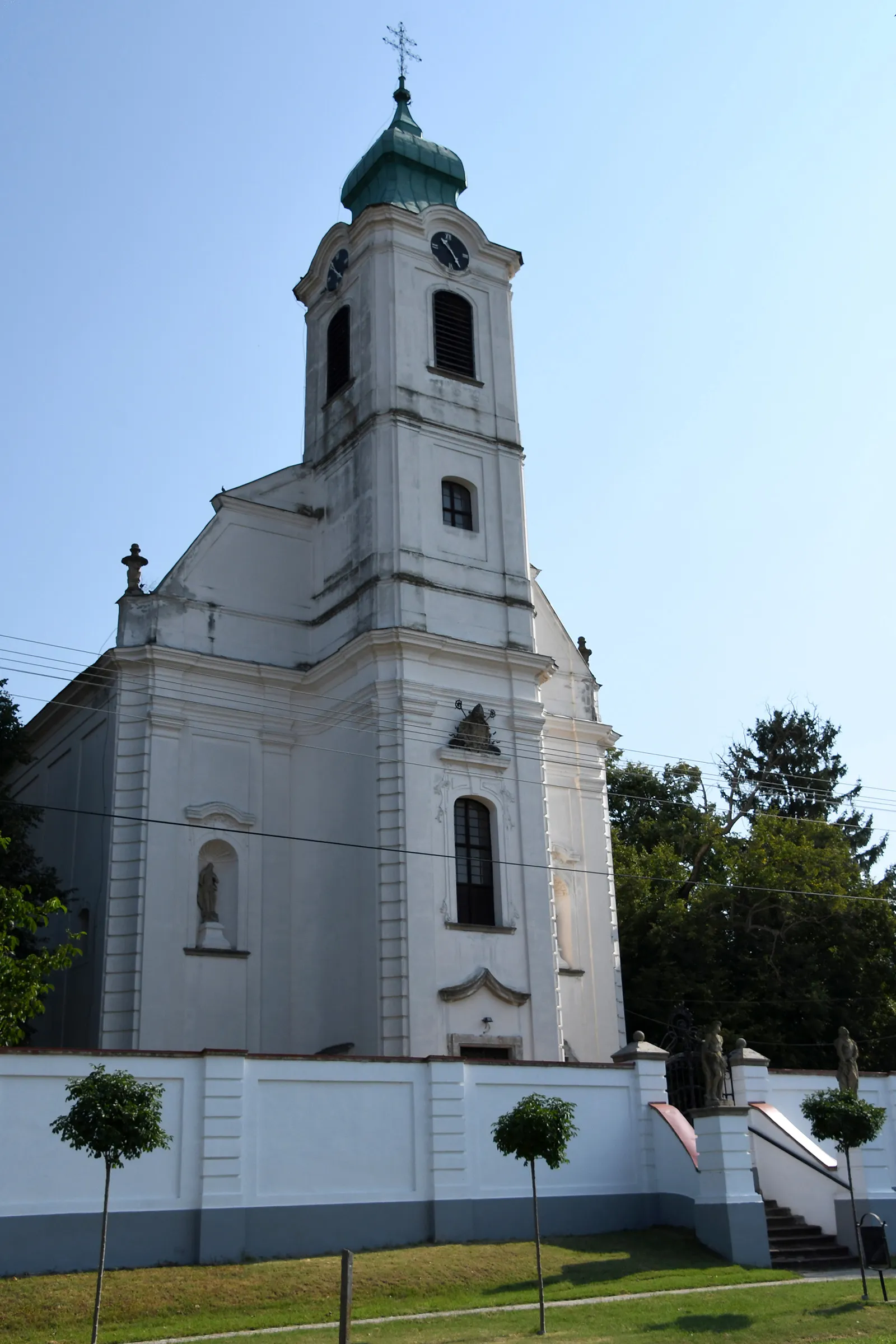 Photo showing: Roman Catholic church in Nagytevel, Hungary