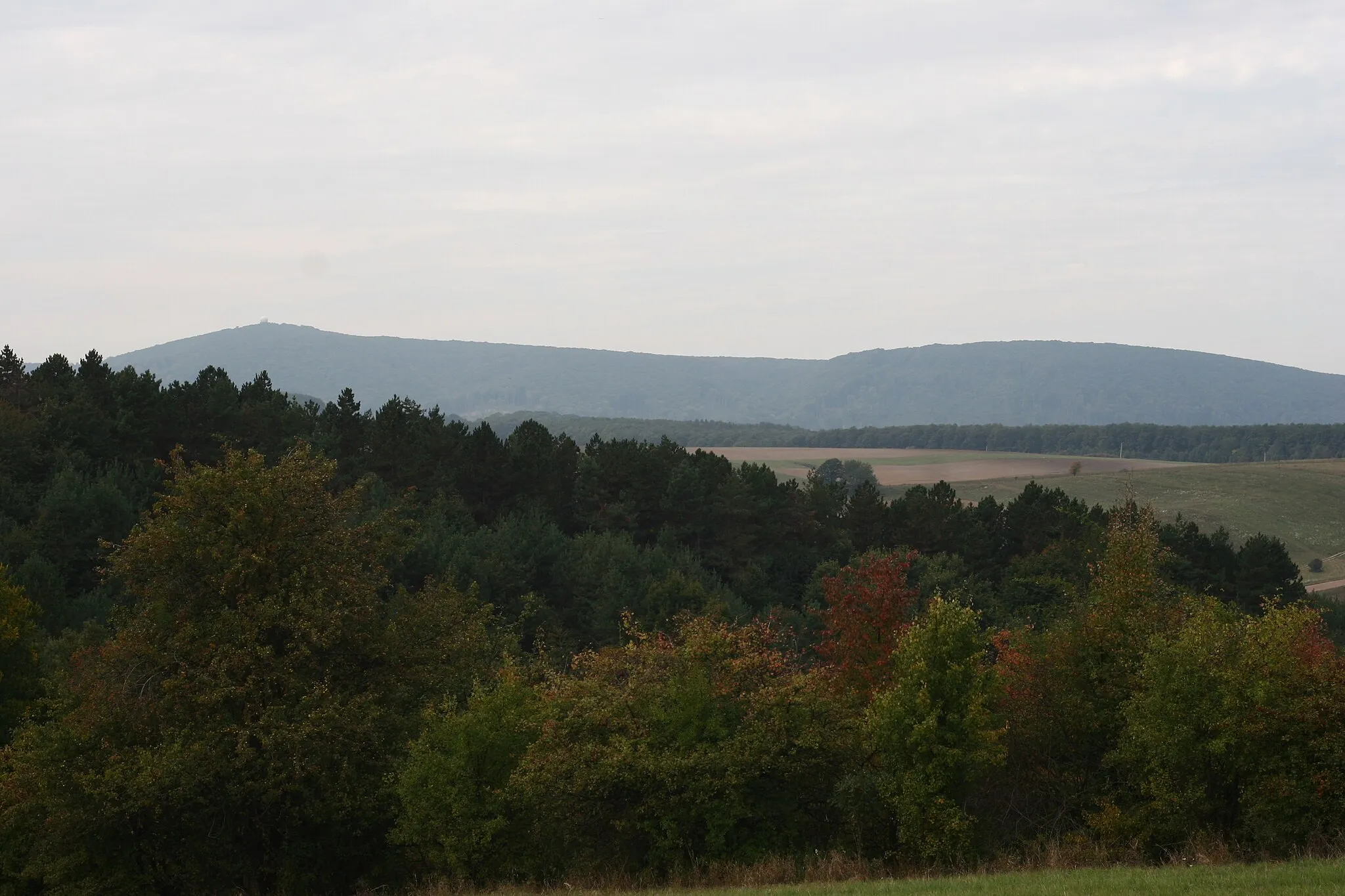 Photo showing: The Kőris Mount from Borzavár