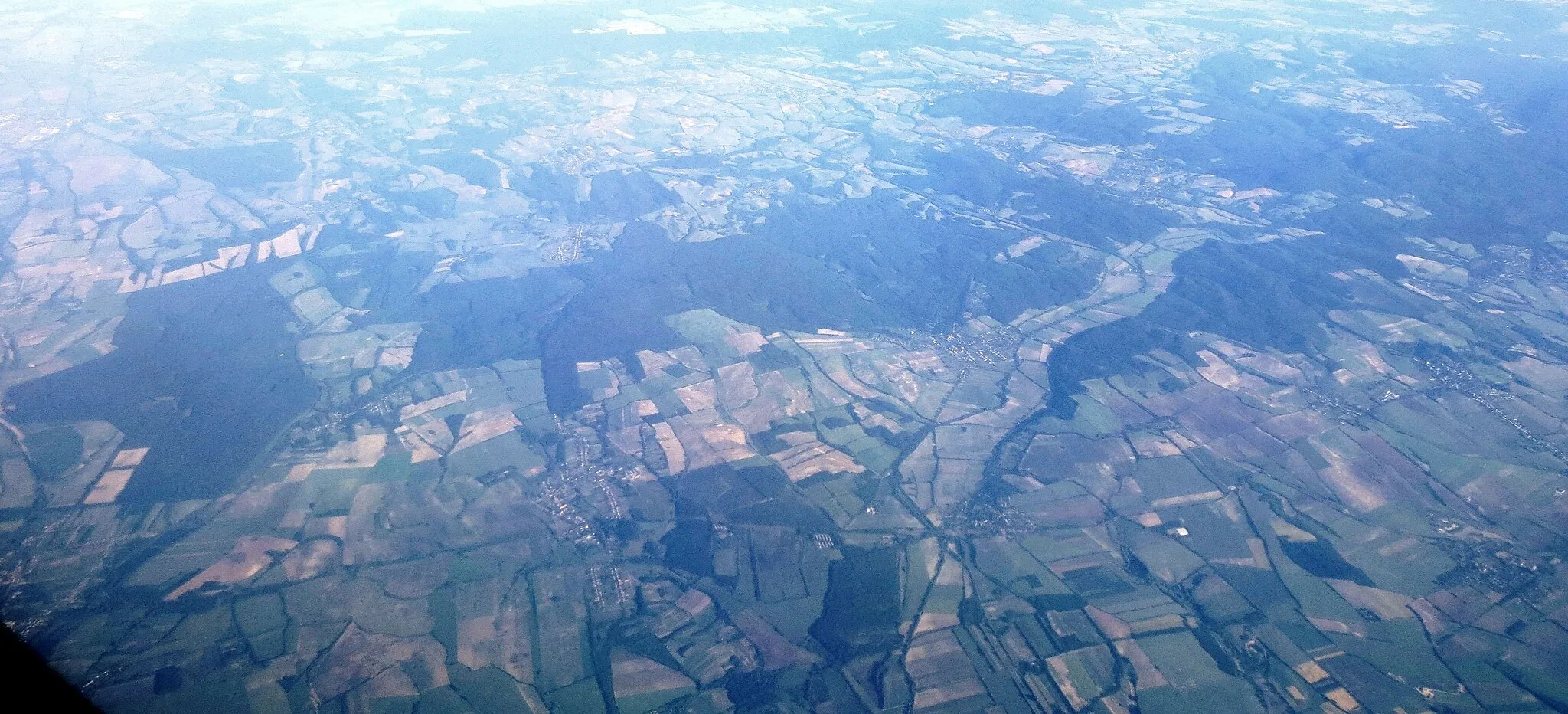 Photo showing: Aerial view over part of the Komaron-Esztergom County of northwestern Hungary.