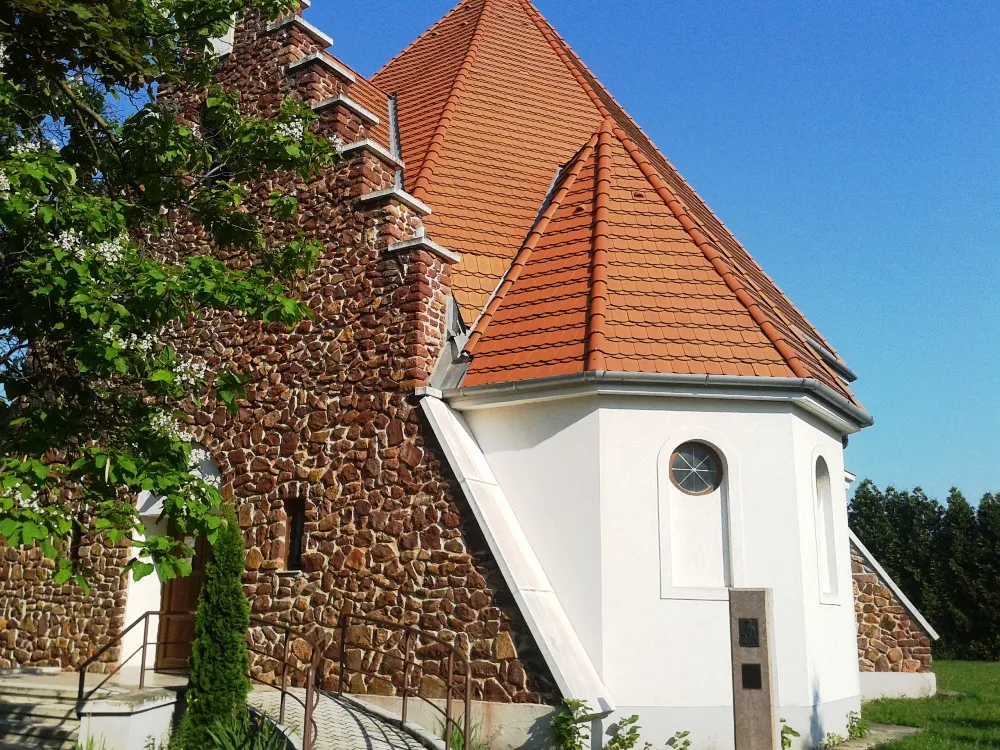 Photo showing: The only calvinist church in Hévíz. Constructed between 1995 -1998.