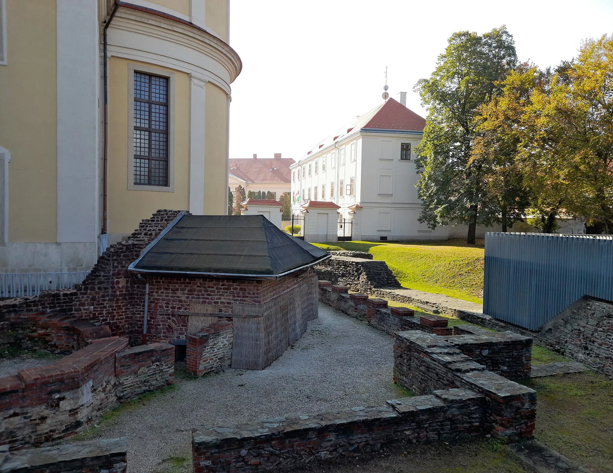 Photo showing: Járdányi Paulovics Romkert ruins.