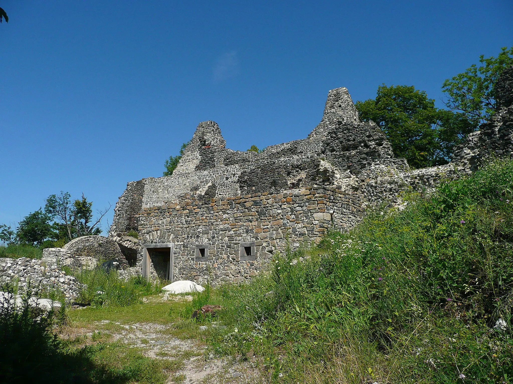 Photo showing: Zalaszántó, Tátika vára