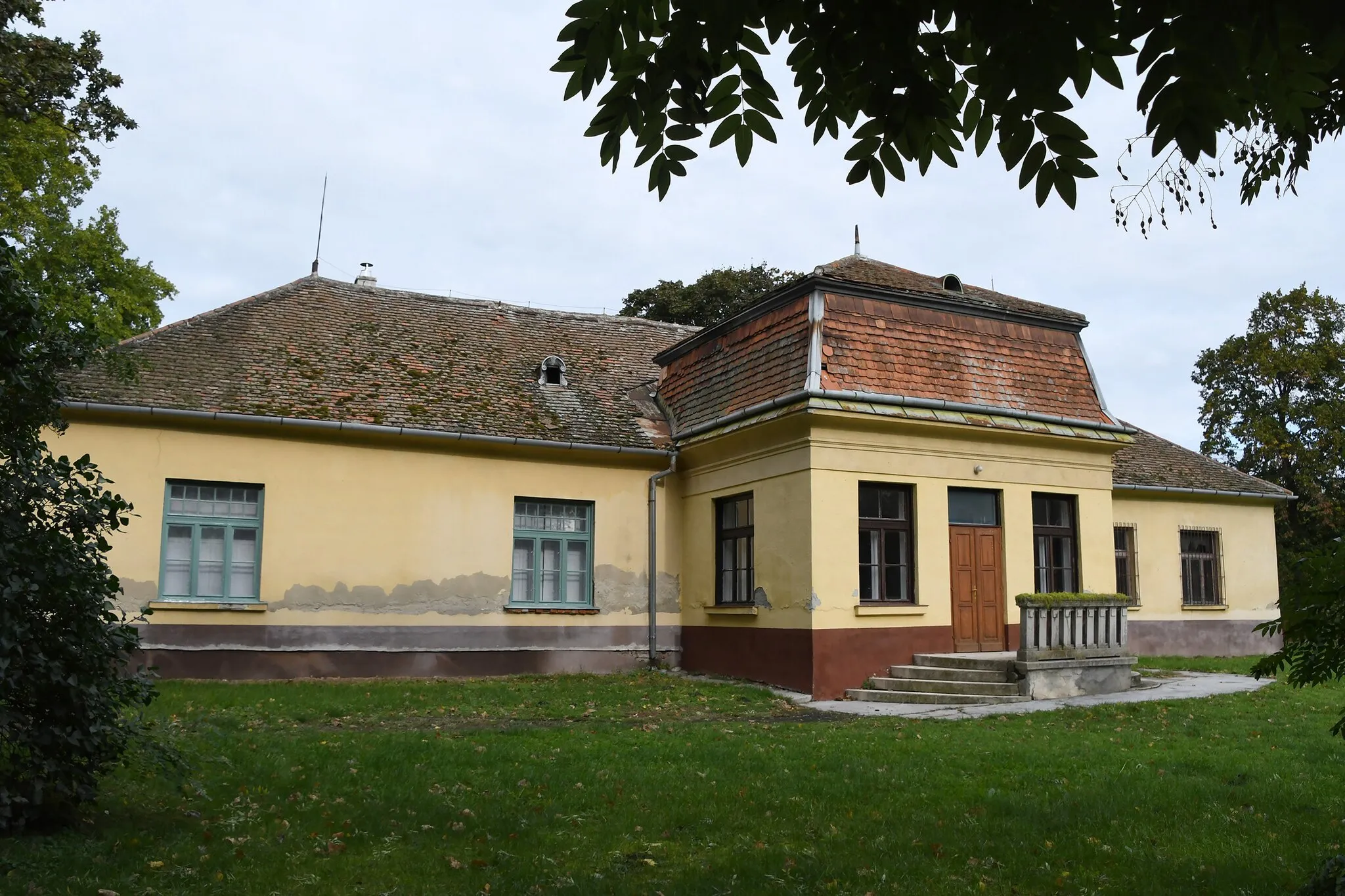 Photo showing: Esterházy Mansion in Földsziget, Csorna, Hungary