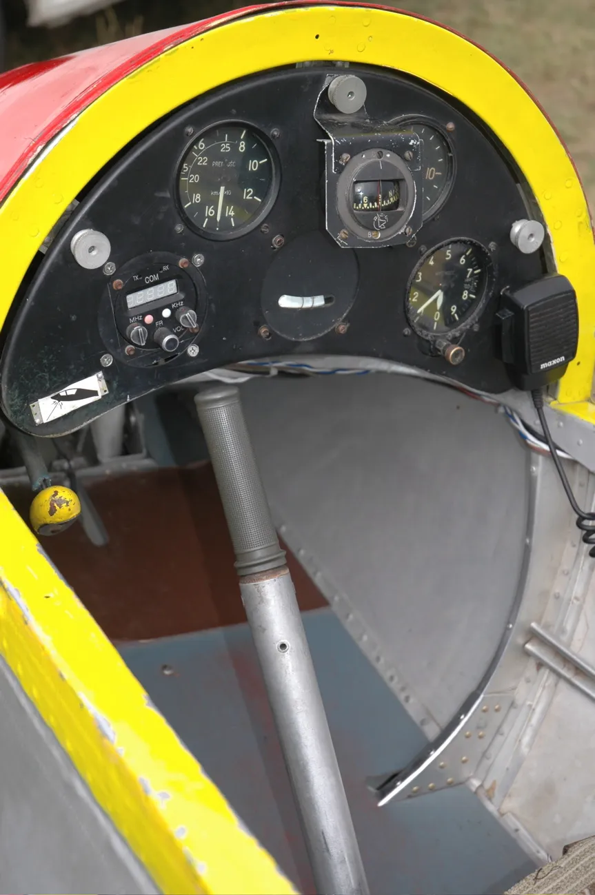 Photo showing: Cockpit of R-26SU Góbé'82 trainer glider (reg. HA-5506, Dunakeszi, Hungary)