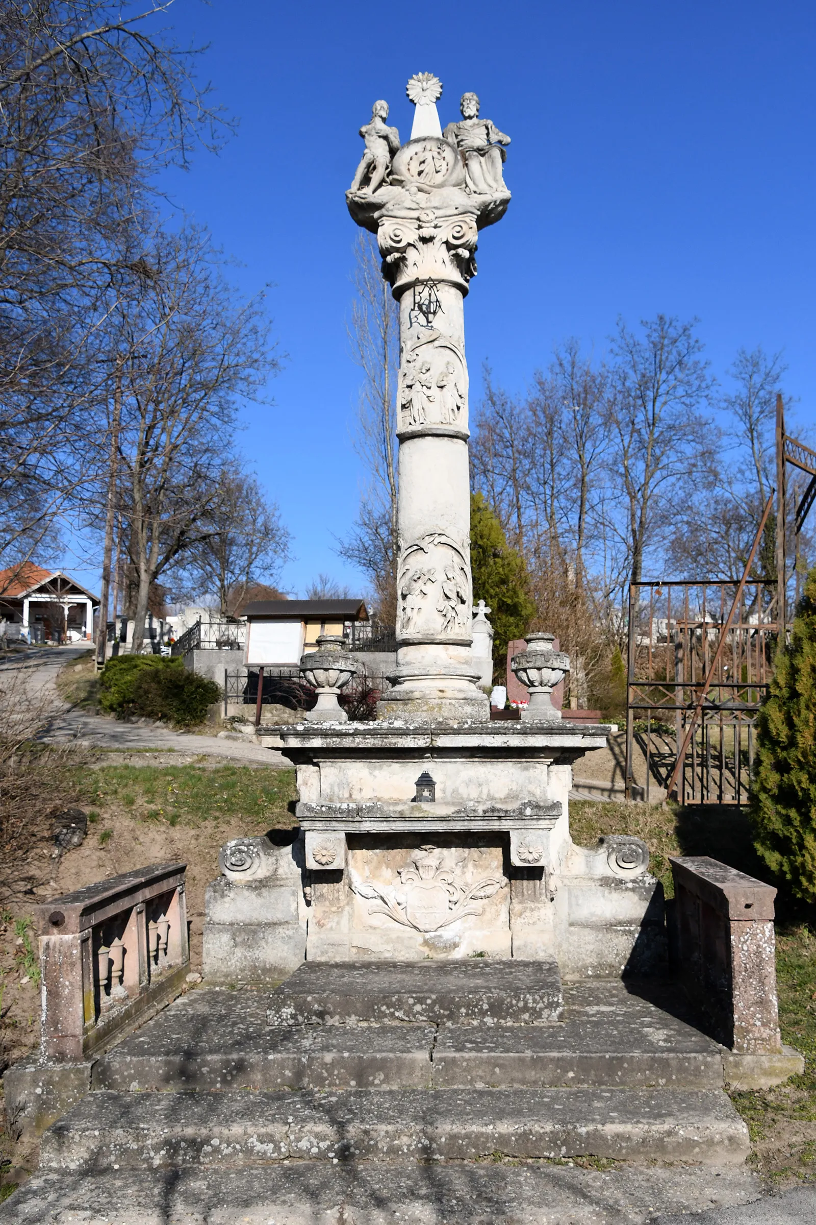 Photo showing: Holy Trinity column in Tápiósáp, Sülysáp, Hungary
