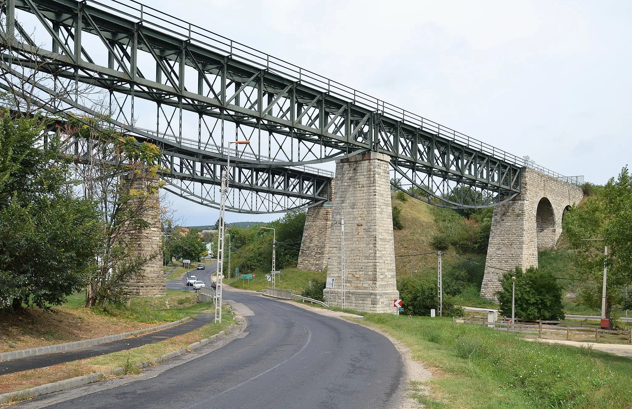 Photo showing: Biatorbágy, Hungary - Rail Bridge