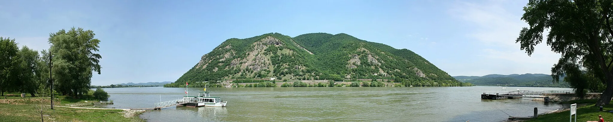 Photo showing: Panorama from Dömös, Hungary
