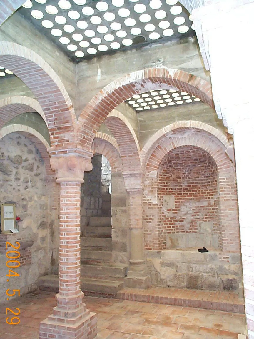 Photo showing: Dömös-Magyarország. A kolostor kápolnájának rekonstuált részlete. 
Saját felvétel