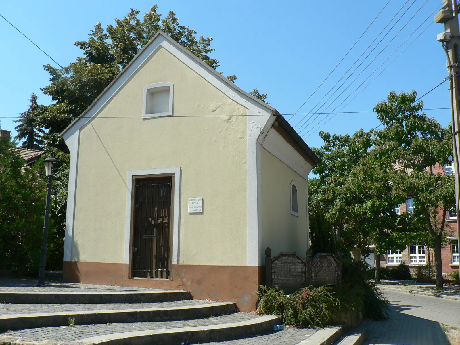 Photo showing: A pilisvörösvári Maria-hilf kápolna. ID 7244. Barokk, 1773. Belsőben fogadalmi oltár, Mária gyermekkel oltárkép, rokokó.