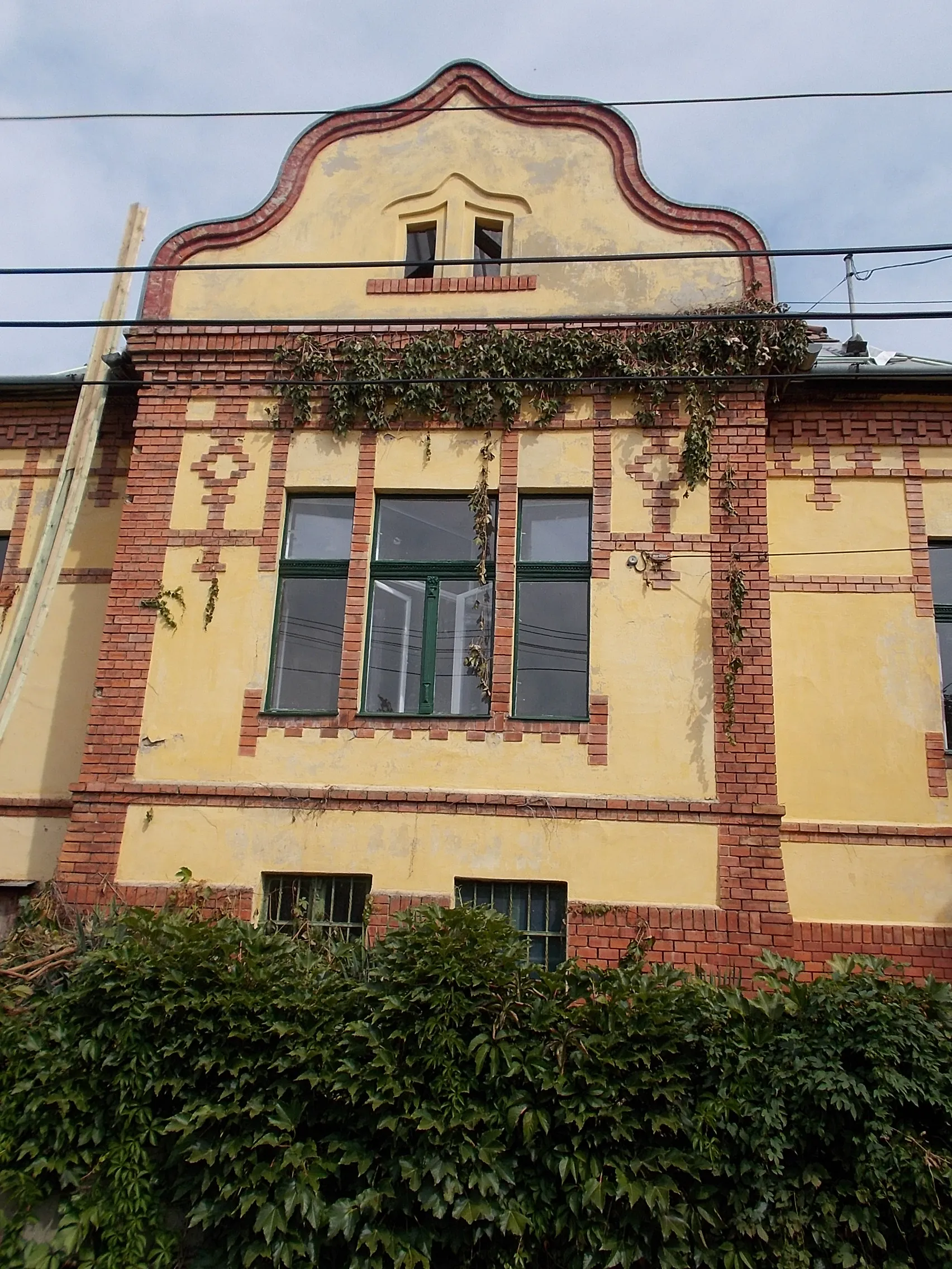 Photo showing: Dwelling building. Listed ID  -12310. - #33 Damjanich Street, Gödöllő, Pest County, Hungary.
