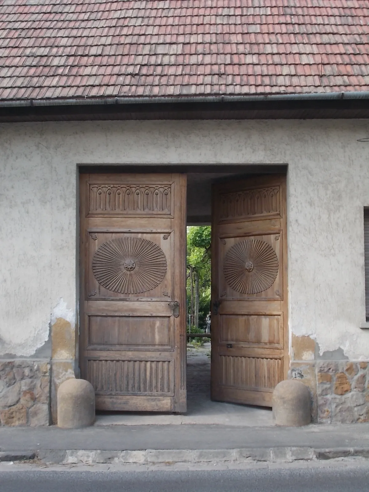 Photo showing: : Listed gate. - 20 Kossuth  Street, Pomáz, Pest County, Hungary.