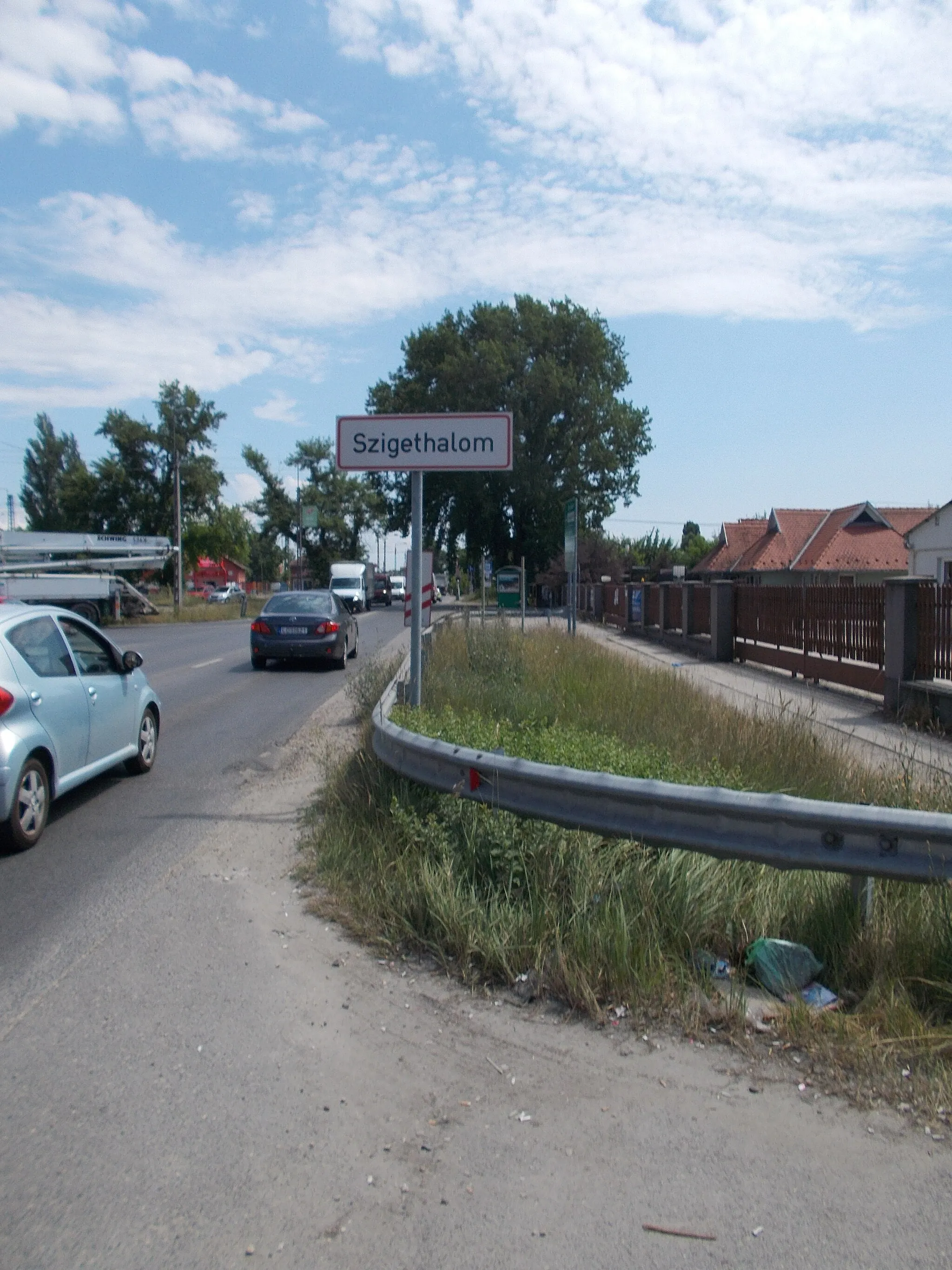 Photo showing: : City limit sign. - Kűlső Mű út, Szigethalom, Pest County, Hungary.