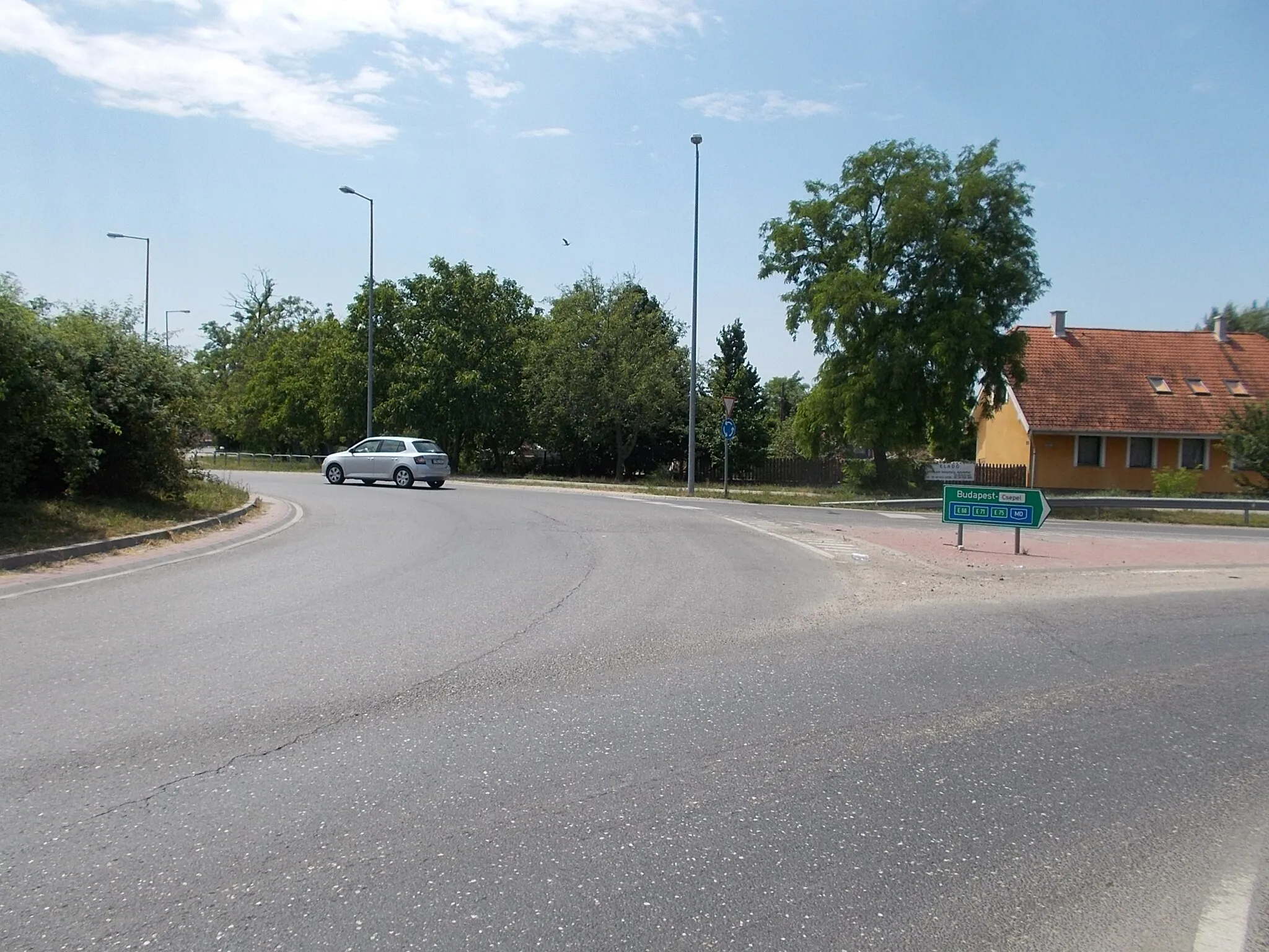 Photo showing: : Roundabout. - Mű út (Road 5101), Szigethalom, Pest County, Hungary.
