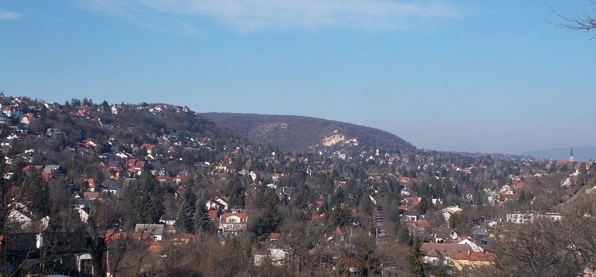 Photo showing: : Máriaremete neighbourhood from Villám street in Erzsébettelek neighbourhood, Budapest District II.