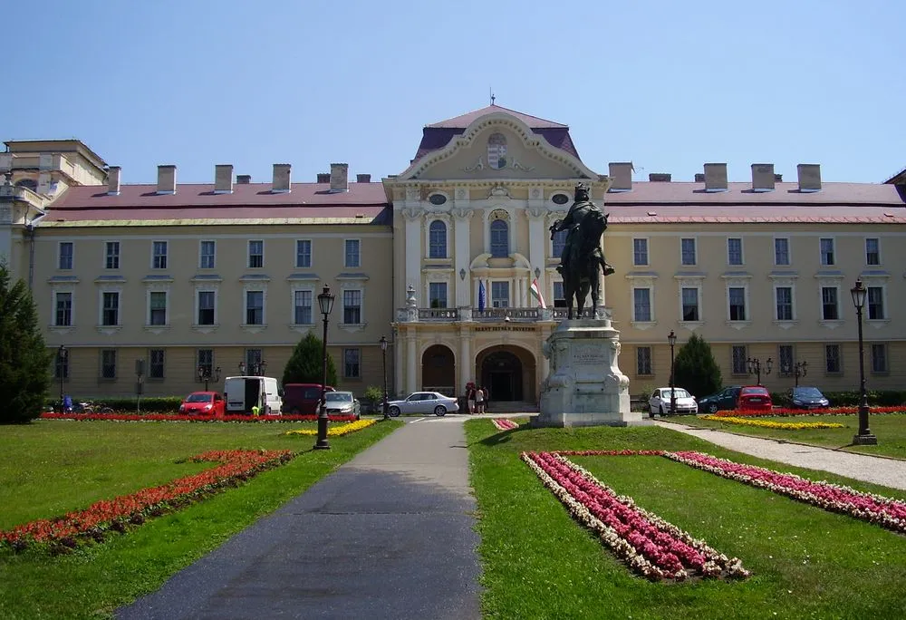 Photo showing: The central building of the Szent István University.