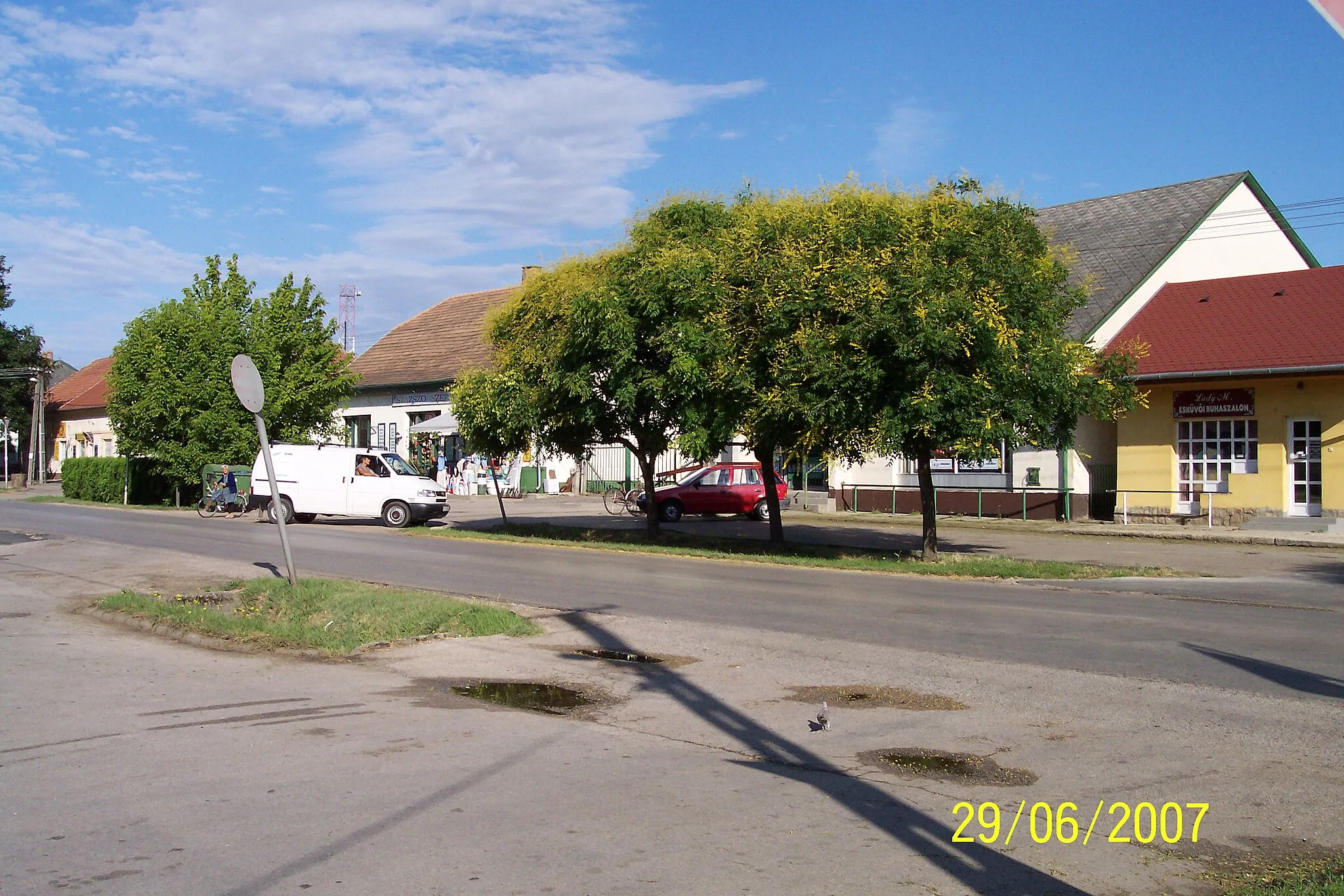 Photo showing: Kàpolnàsnyék Village, Fő Street