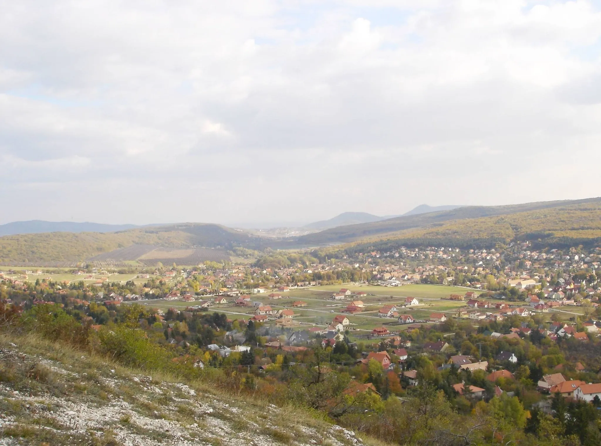 Photo showing: Nagykovácsi from a nearby hill