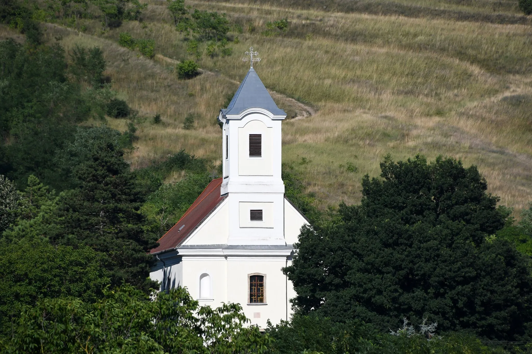 Photo showing: Roman Catholic church in Sárisáp, Hungary