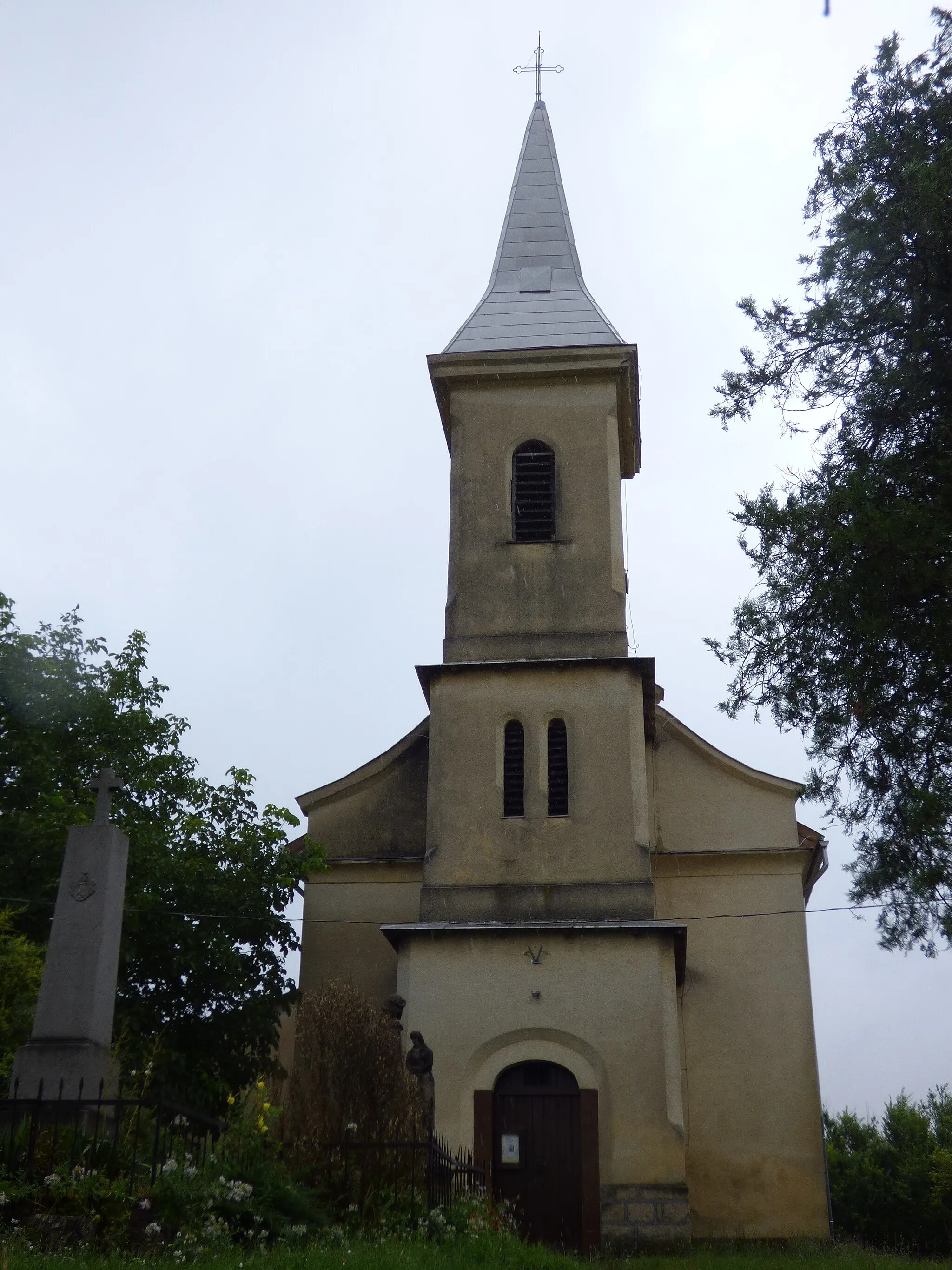 Photo showing: Az únyi katolikus egyházközség Szent Mihály-temploma