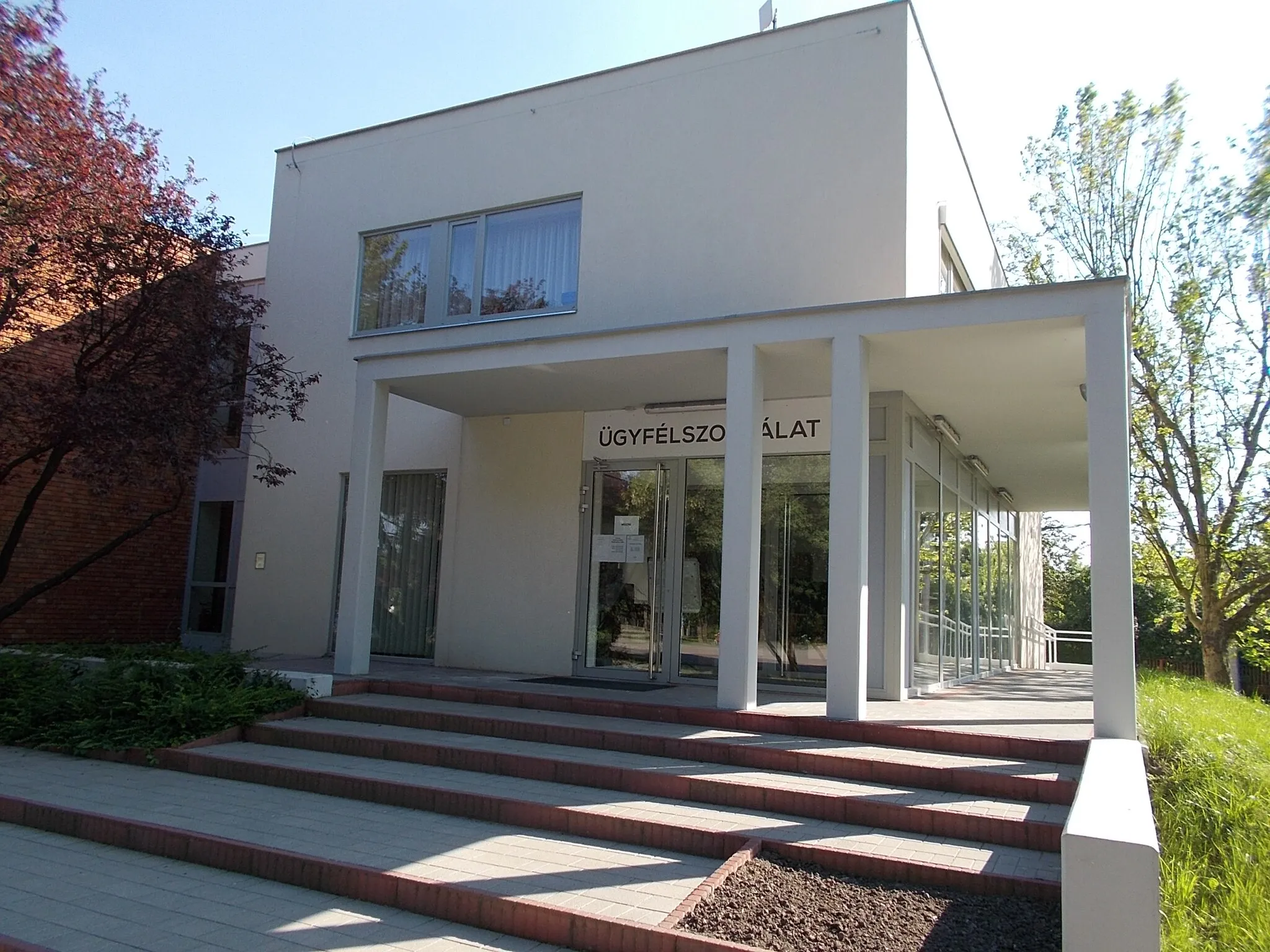 Photo showing: Government building in Torbágy, Biatorbágy, Pest County, Hungary.