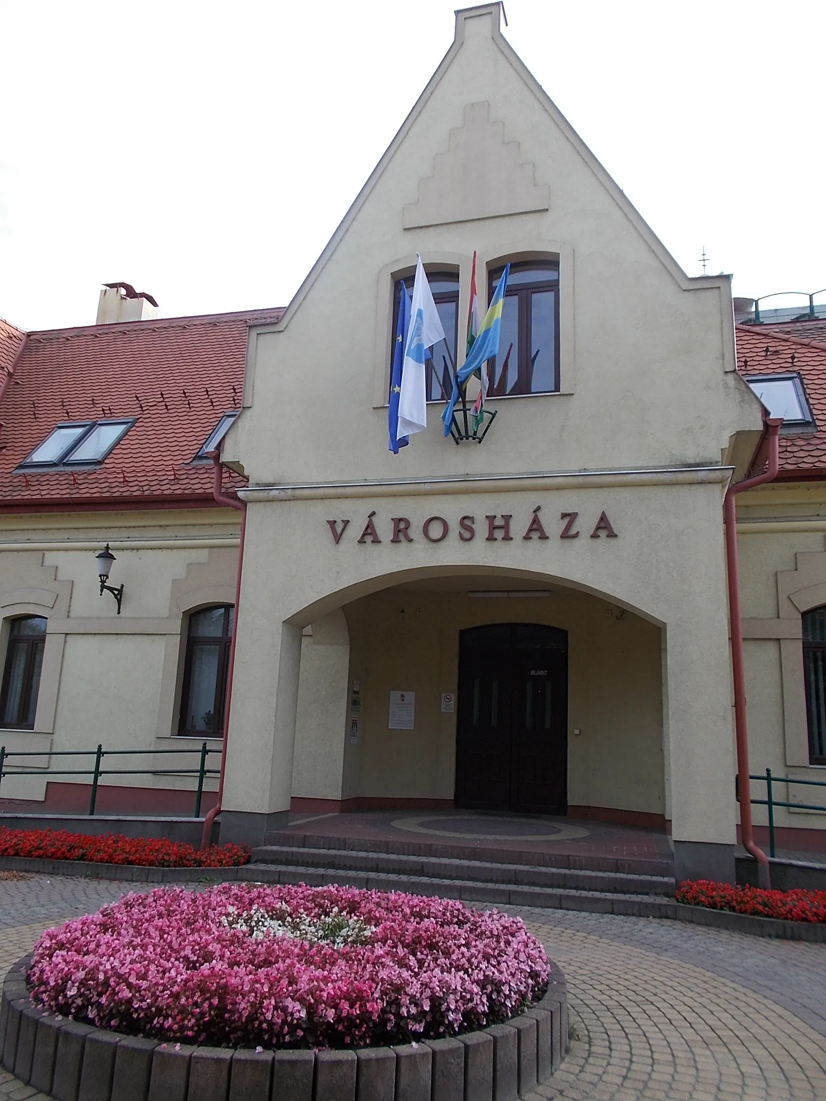 Photo showing: : Town Hall - 25 Fő Street, Dunakeszi, Pest County, Hungary.