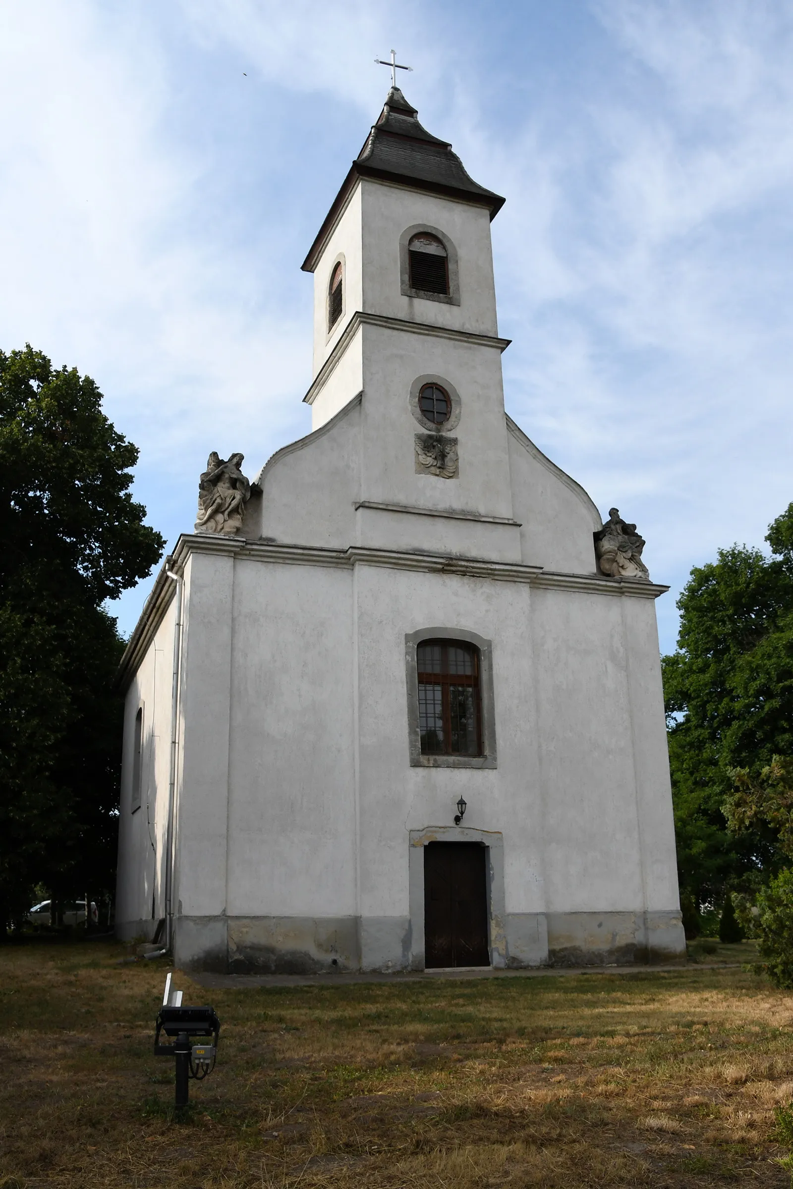 Photo showing: Roman Catholic church in Gyúró, Hungary