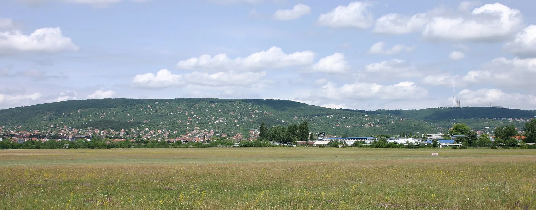 Photo showing: Budaörs Hill and Széchenyi Hill from Budaörs Airport (Budaörs, Hungary)