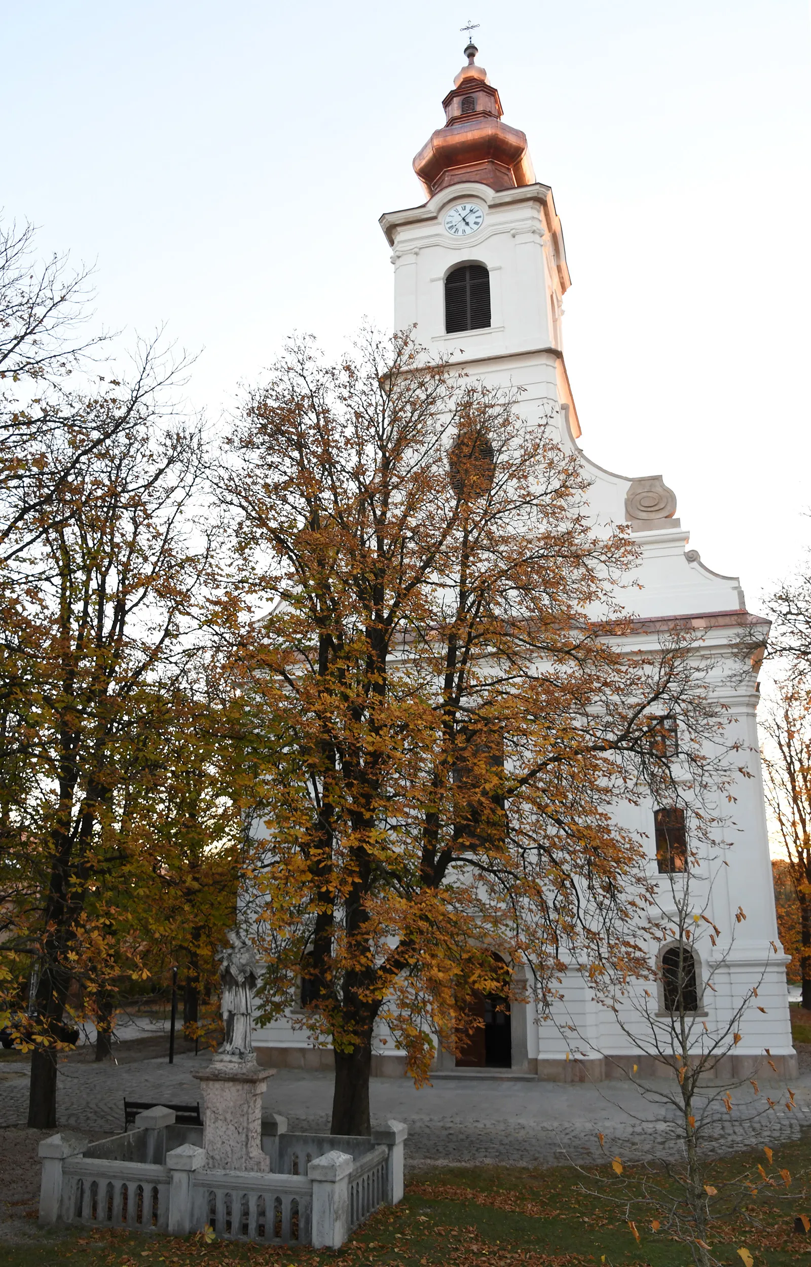 Photo showing: Roman Catholic church in Piliscsaba, Hungary