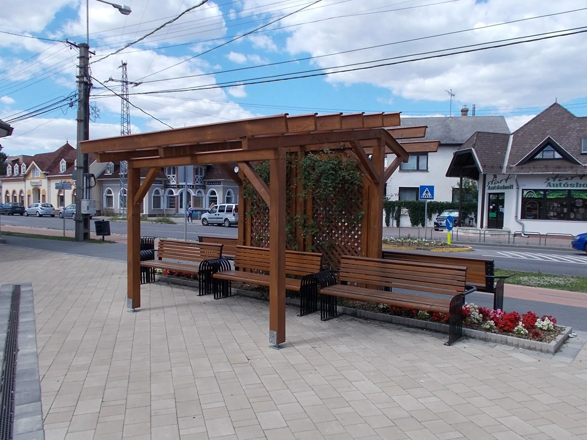 Photo showing: : Pergola, resting place - Nyergesi János Square, Nyergesújfalu, Komárom-Esztergom County, Hungary.