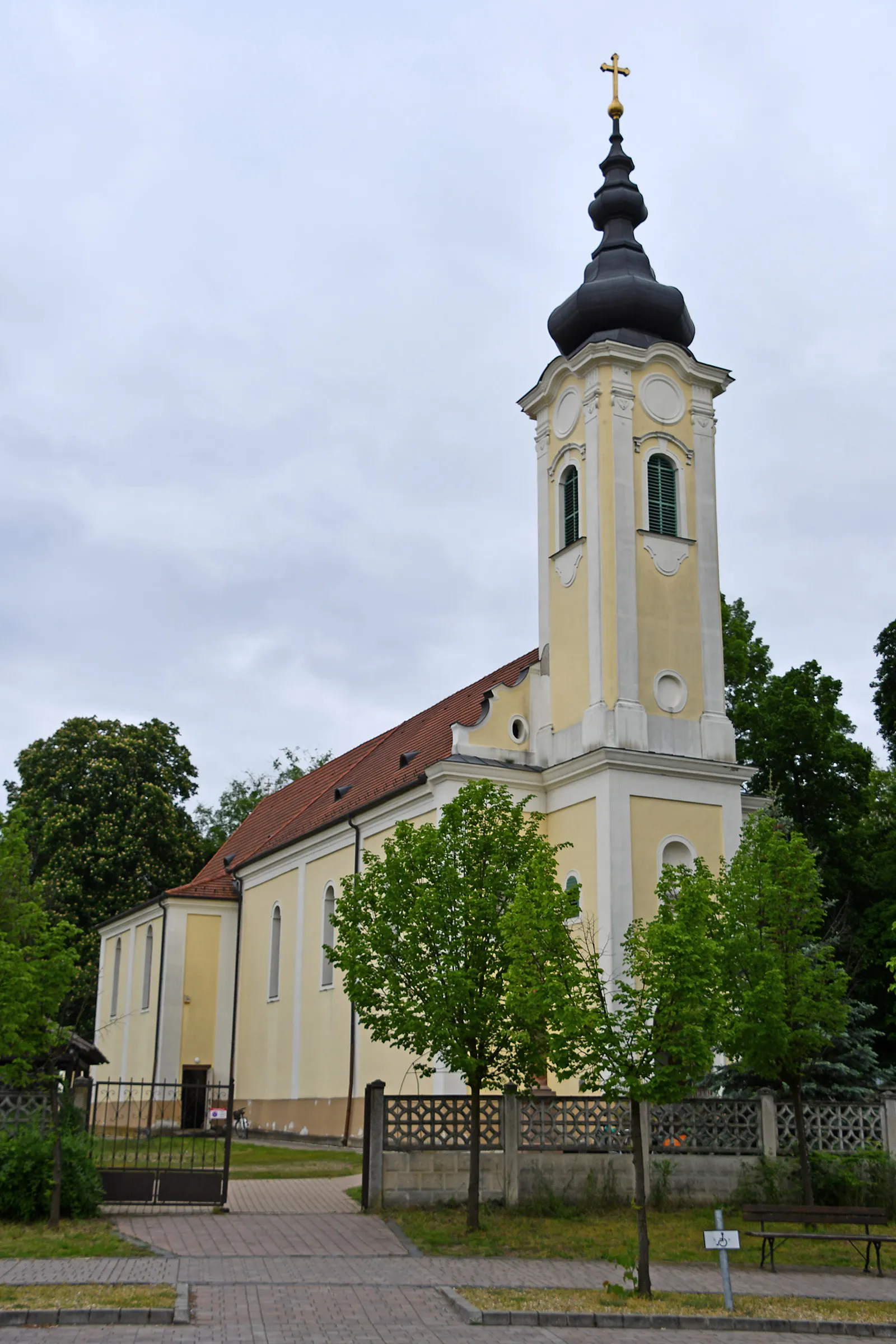 Photo showing: Roman Catholic church in Vácrátót, Hungary