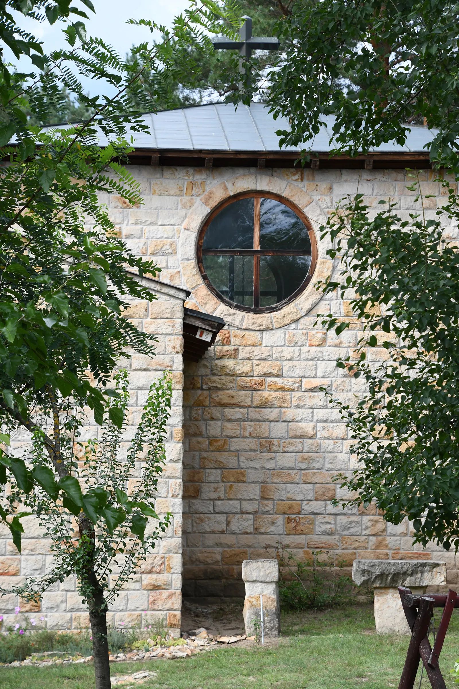 Photo showing: Roman Catholic hermitage chapel in Csörög