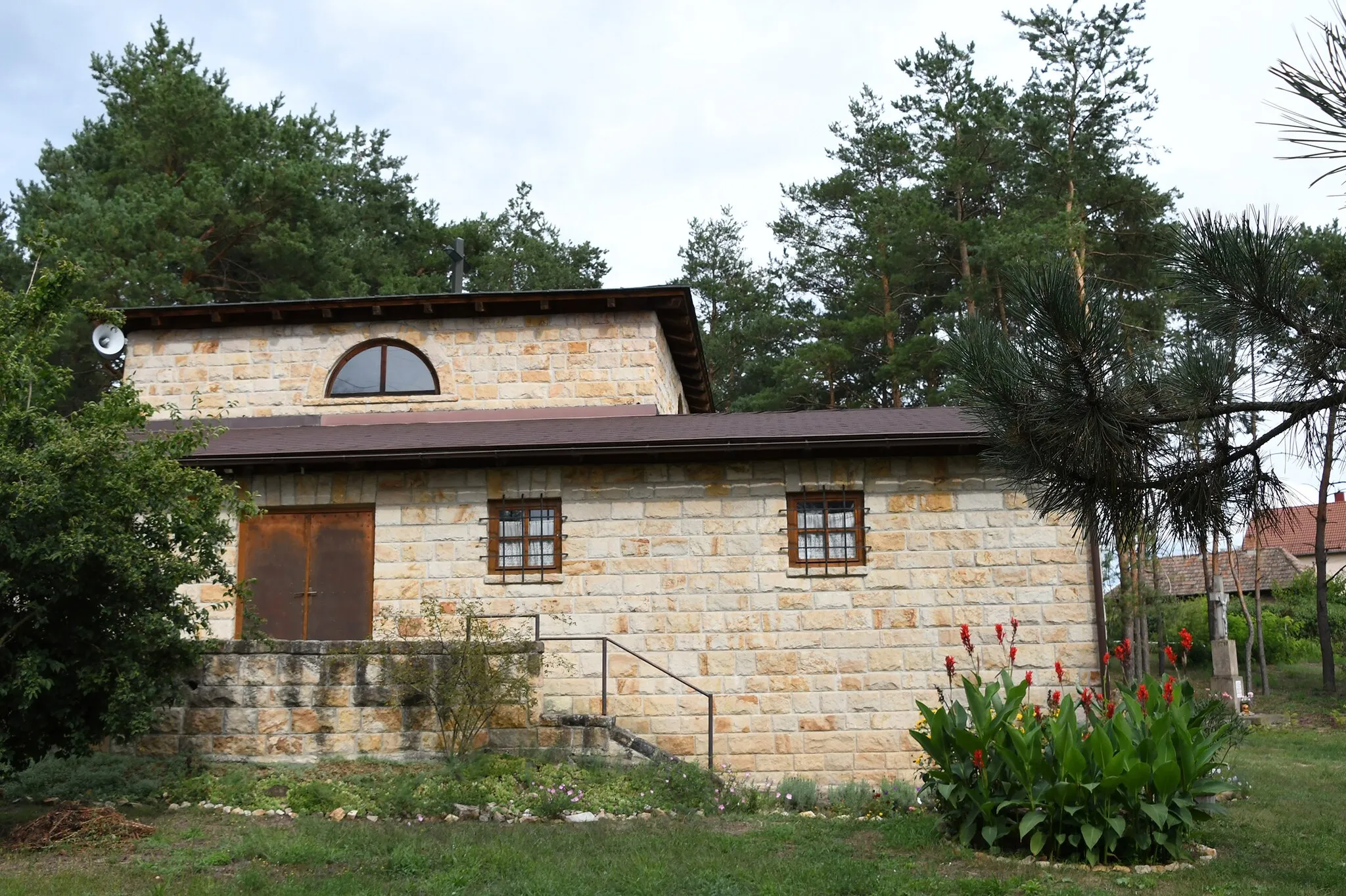 Photo showing: Roman Catholic hermitage chapel in Csörög