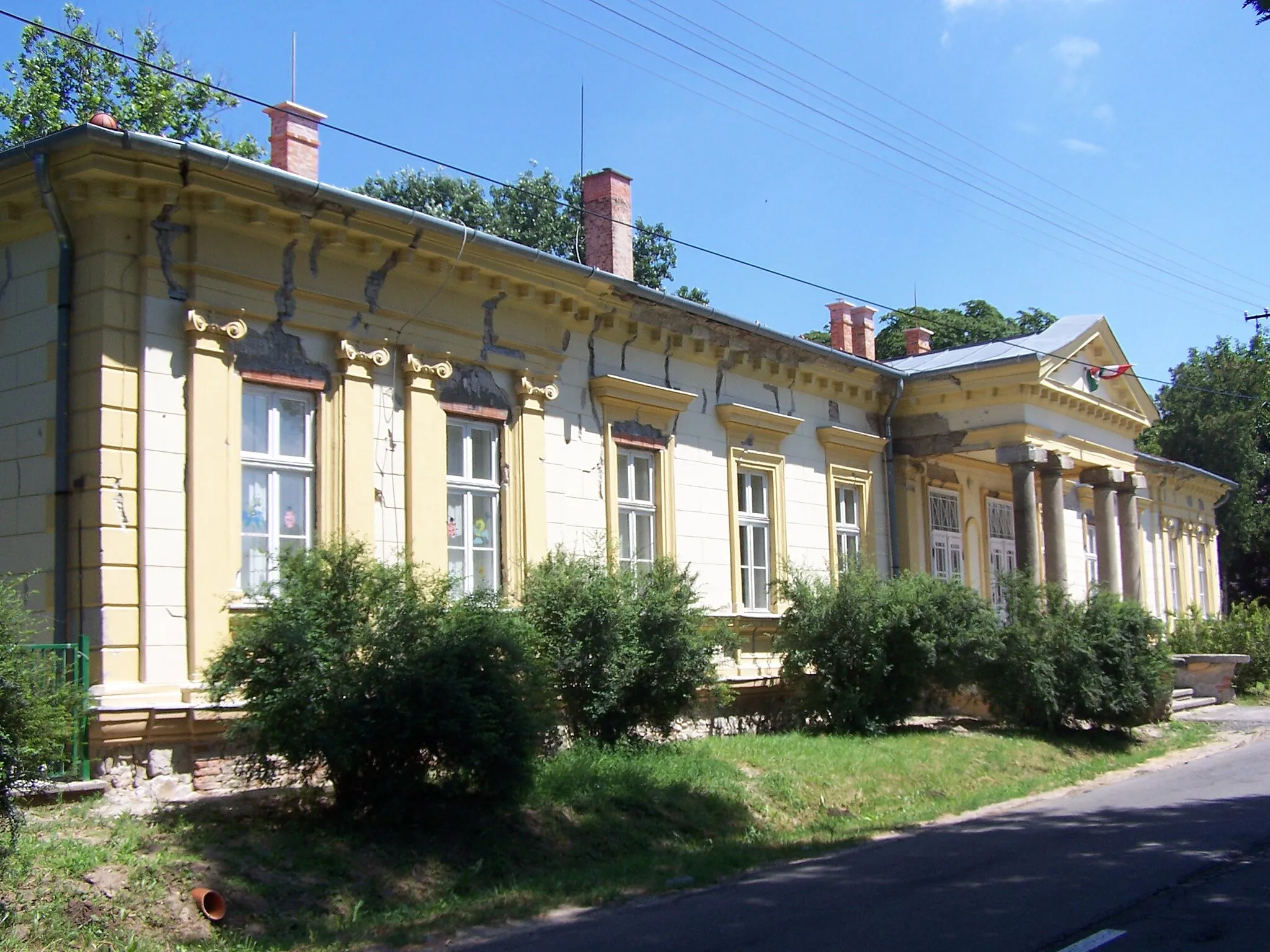 Photo showing: Gosztonyi Mansion, Váchartyán, Hungary