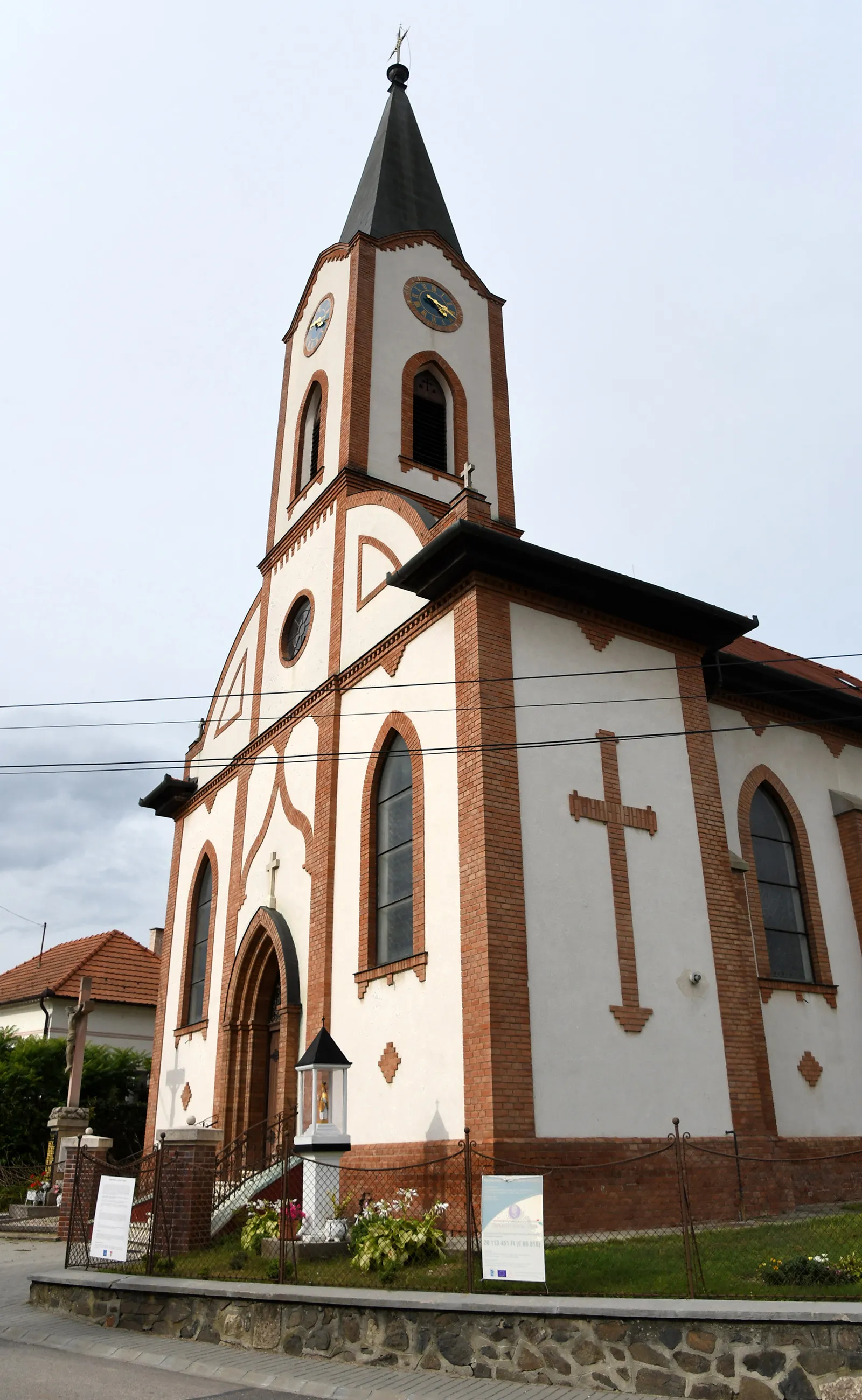 Photo showing: Roman Catholic church in Püspökszilágy, Hungary