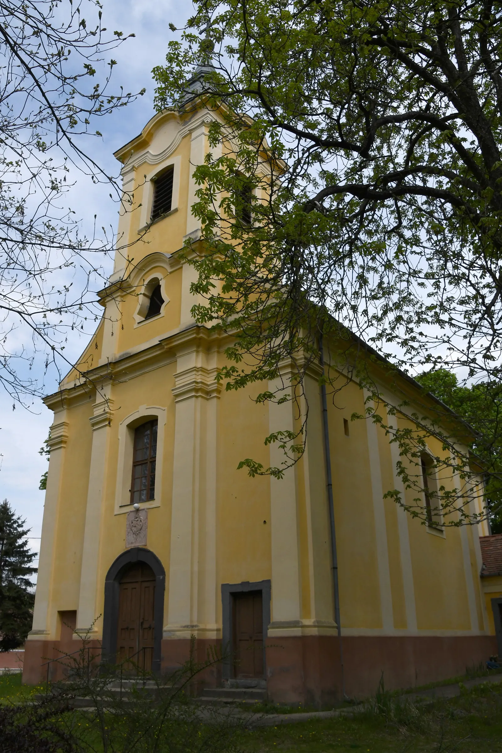 Photo showing: Roman Catholic church in Tésa, Hungary