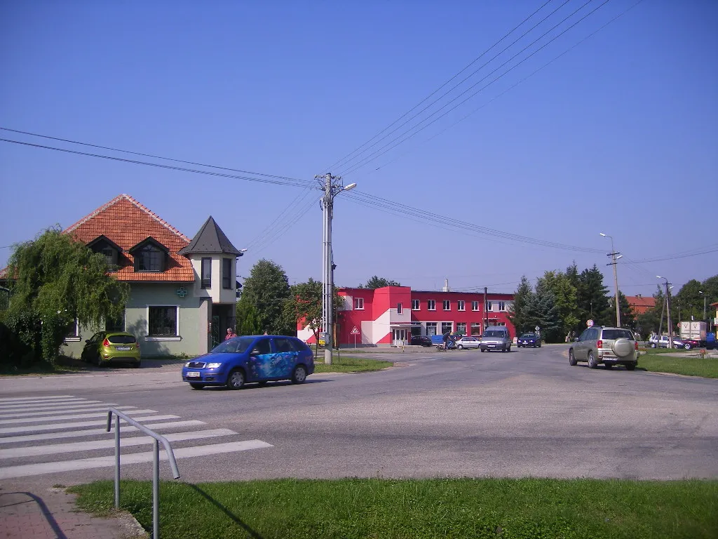 Photo showing: Köbölkút - a faluközpontban