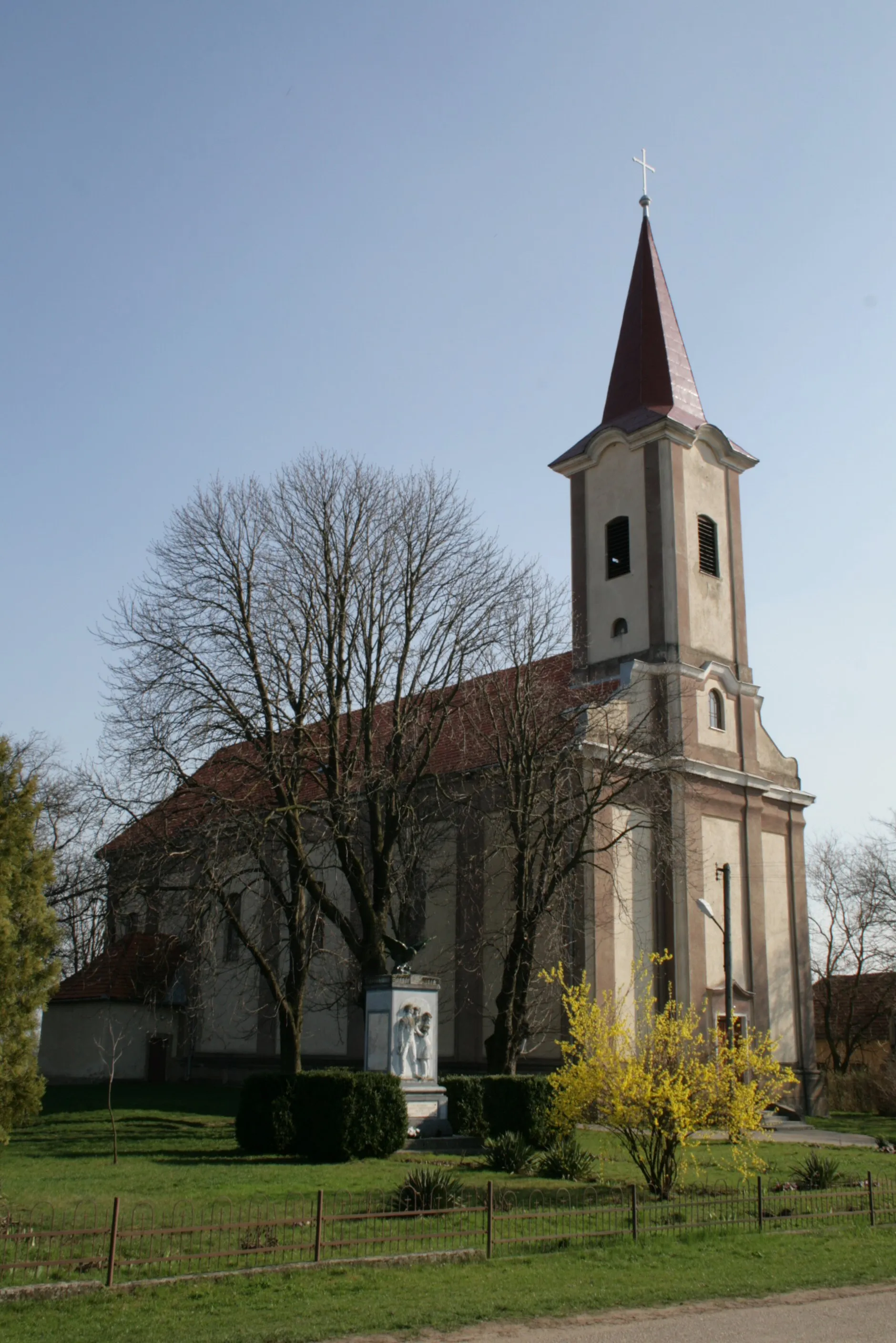 Photo showing: Church in Kamenín (Nové Zámky district, Slovak Republic).