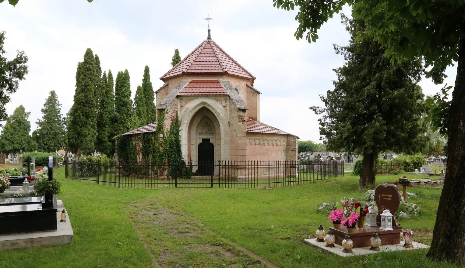 Photo showing: Az Esterházyak nyughelye a temetőben
