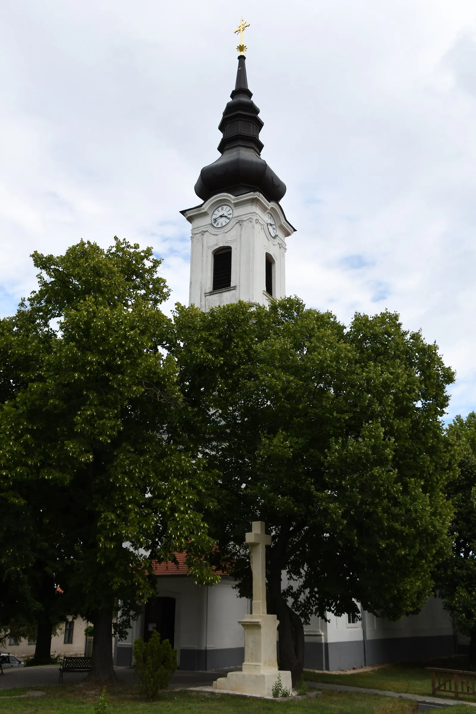 Photo showing: Roman Catholic church in Szár, Hungary