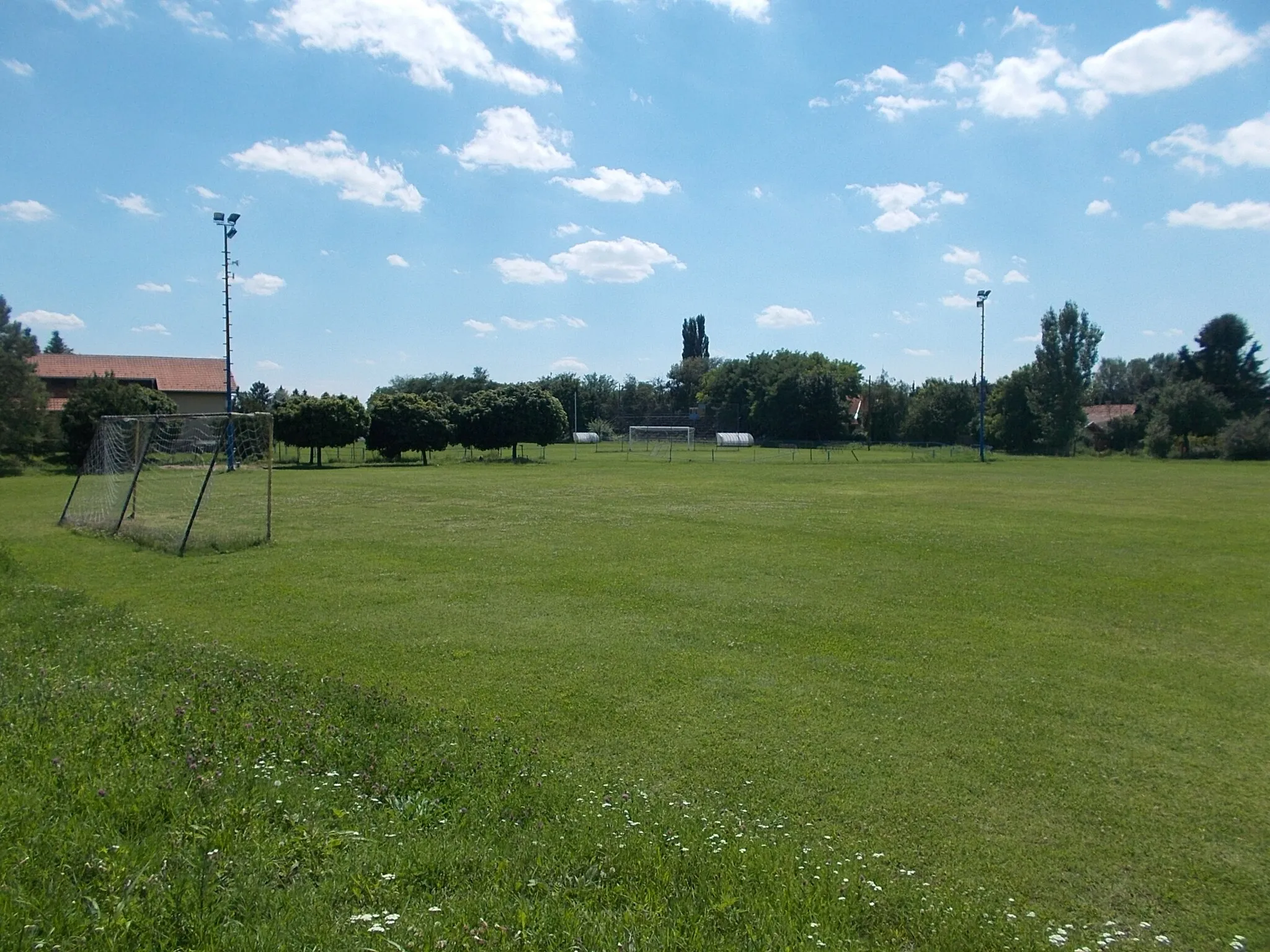 Photo showing: : Sipos Ferenc sports complex or V.A.F.C. sports field or City sports complex. - 34(?)Dömsödi út, Újtelep neighborhood, Ráckeve, Pest County.
