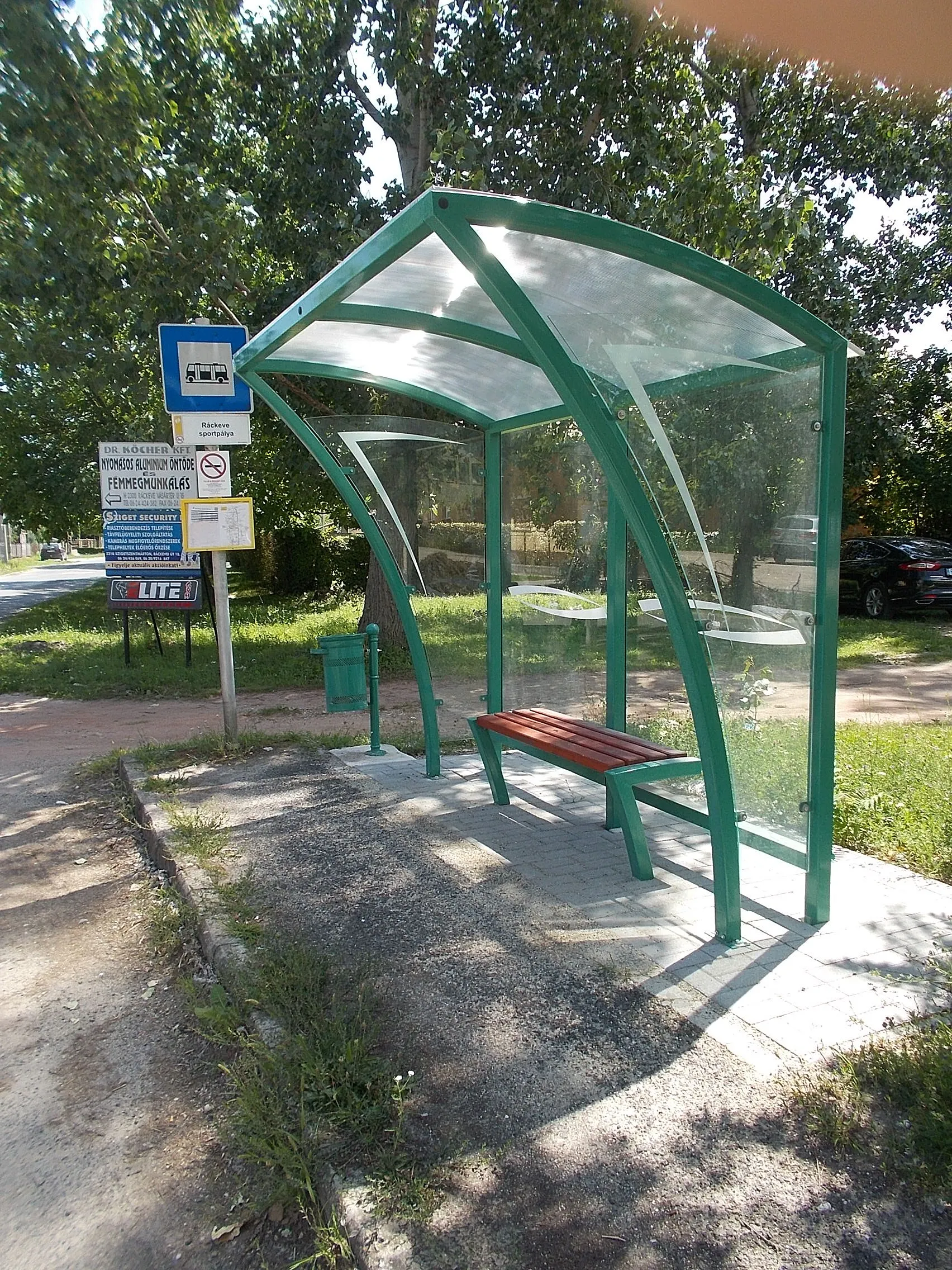 Photo showing: : 'Ráckeve, sportpálya' bus stop. - Dömsödi út, Újtelep neighborhood, Ráckeve, Pest County.