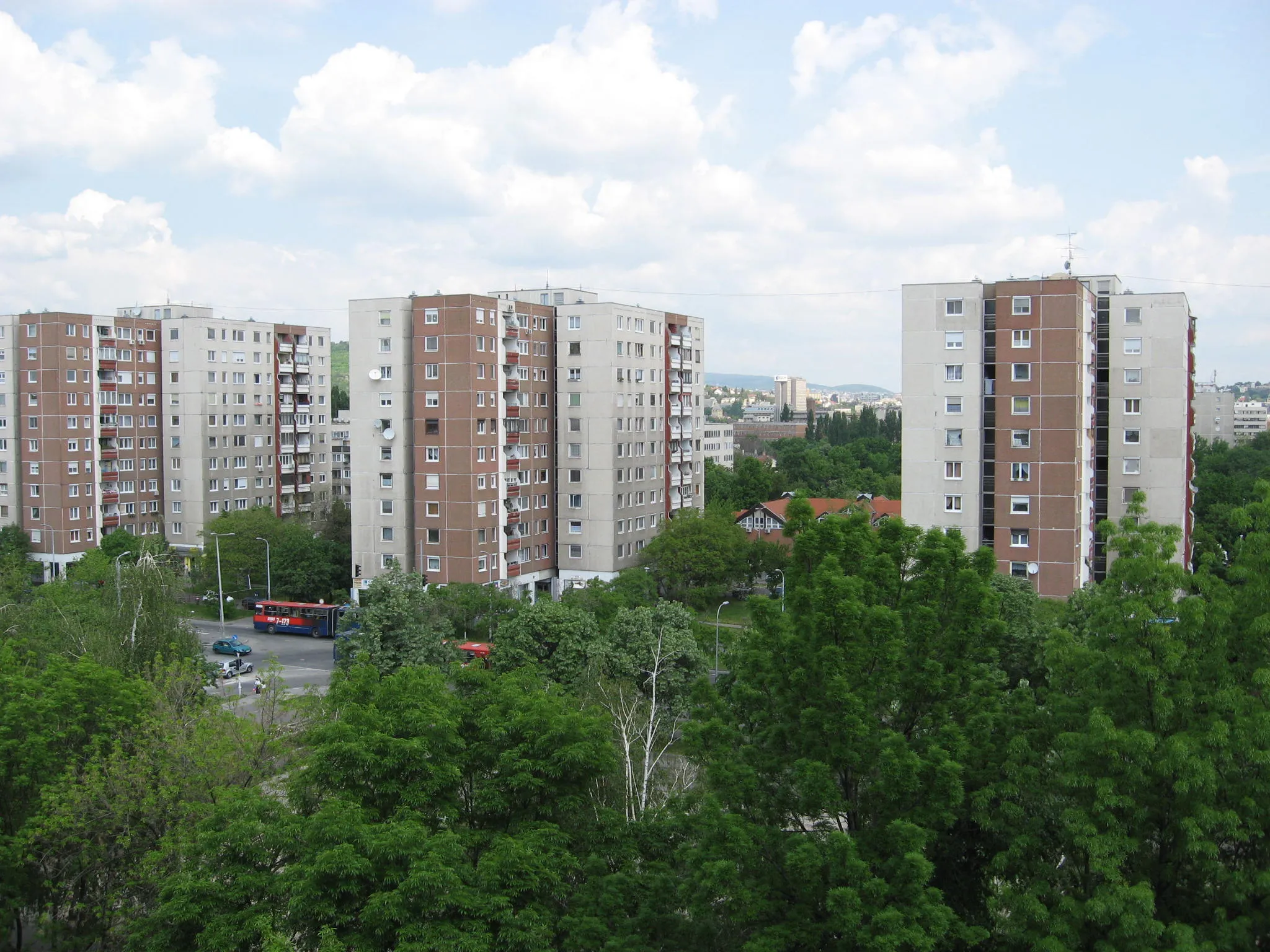 Photo showing: Tower blocks in Budapest/Kelenföld housing estate (built at the end of 1960's)