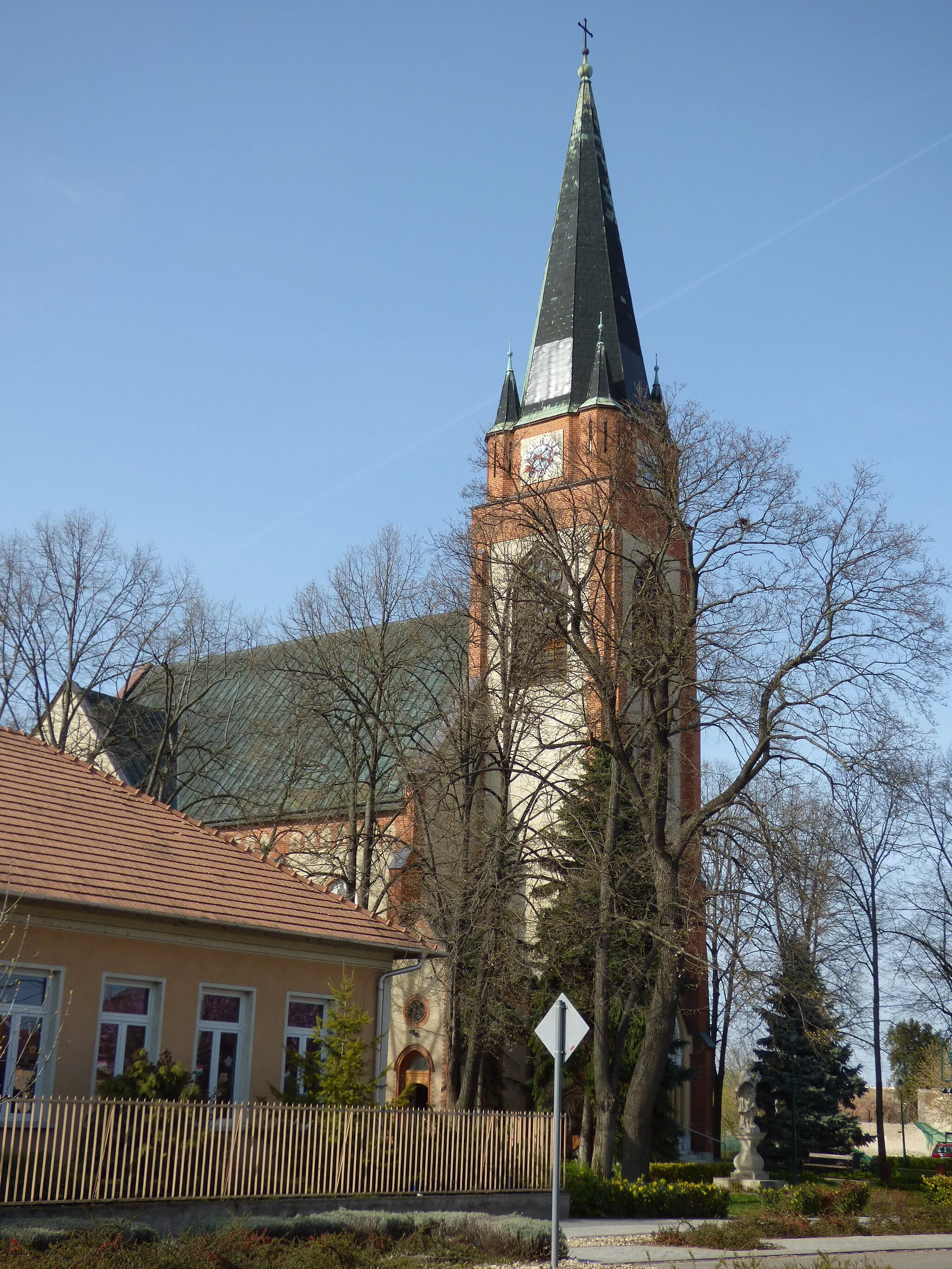 Photo showing: Dunaharaszti római katolikus temploma délkelet felől