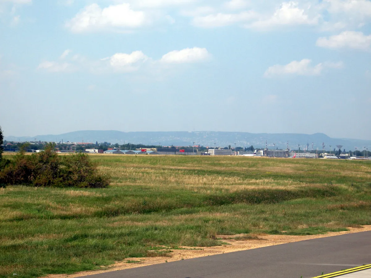 Photo showing: Budapest Ferihegy 2A Airport. Foto by Victor Belousov.