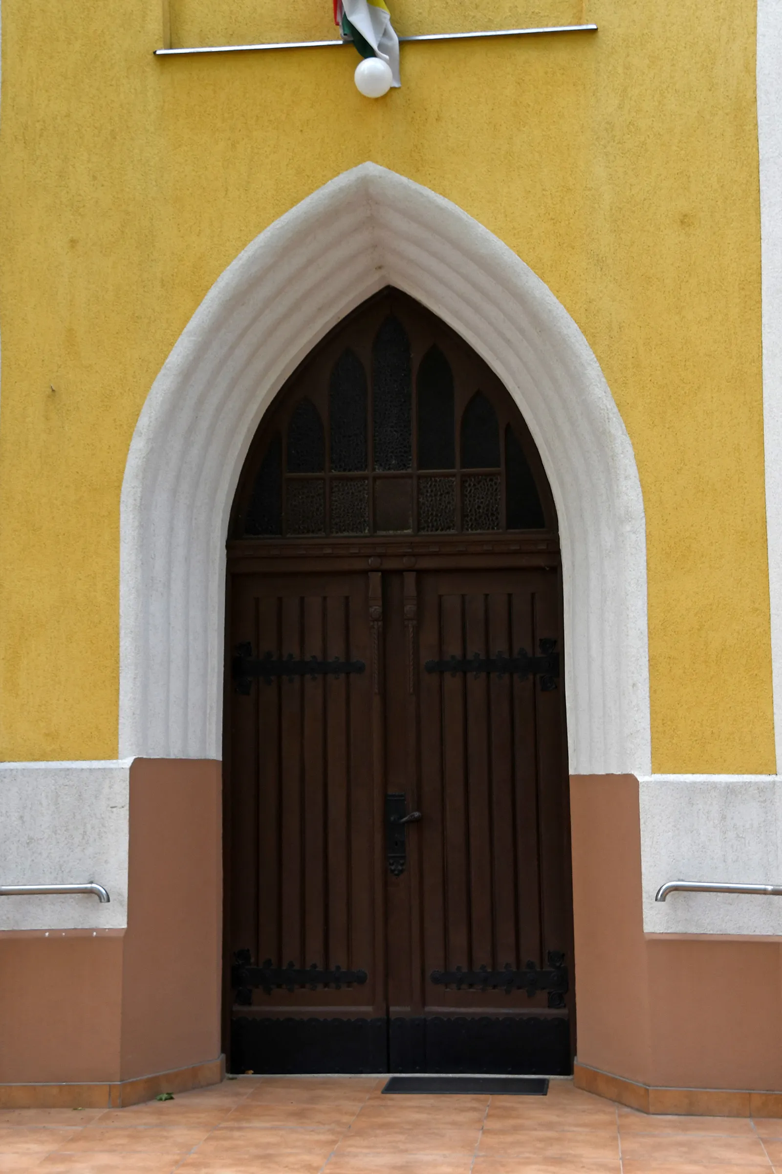 Photo showing: Roman Catholic church in Nyárlőrinc, Hungary